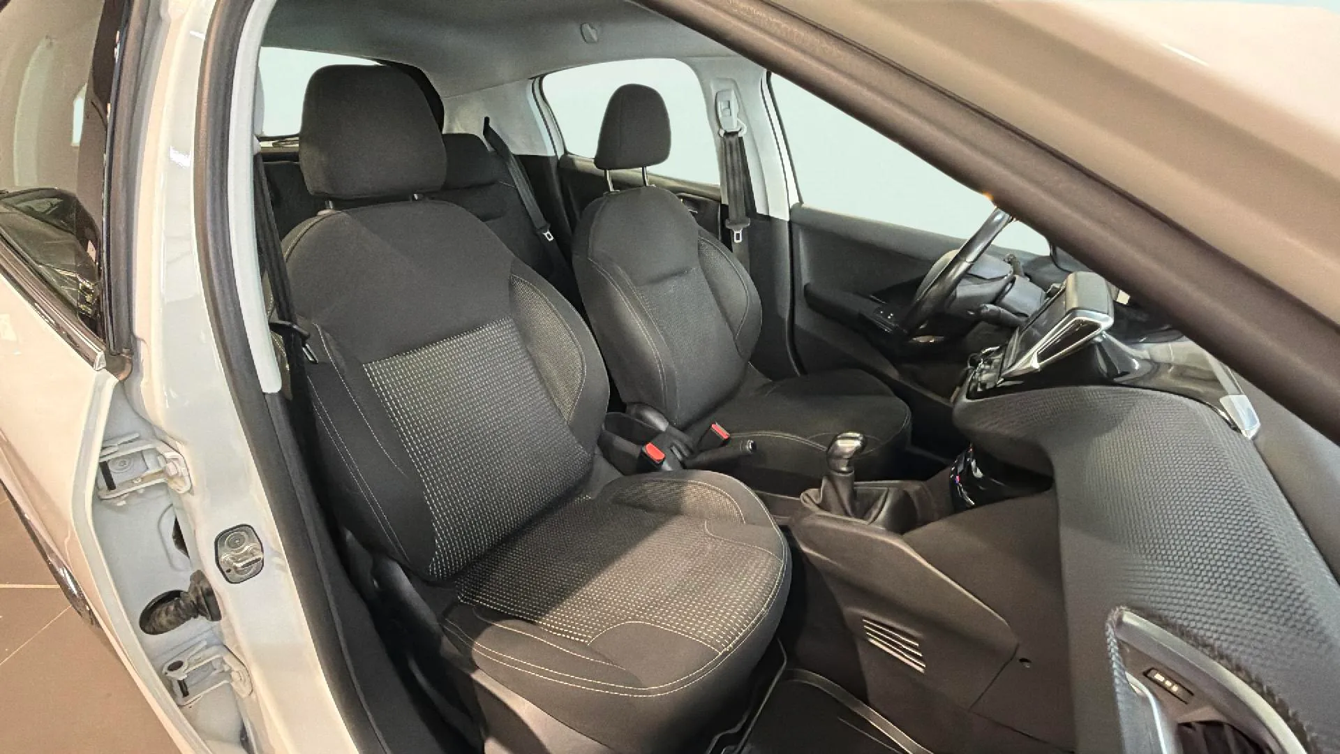 Peugeot 208 Allure 1.2L PureTech - foto 15