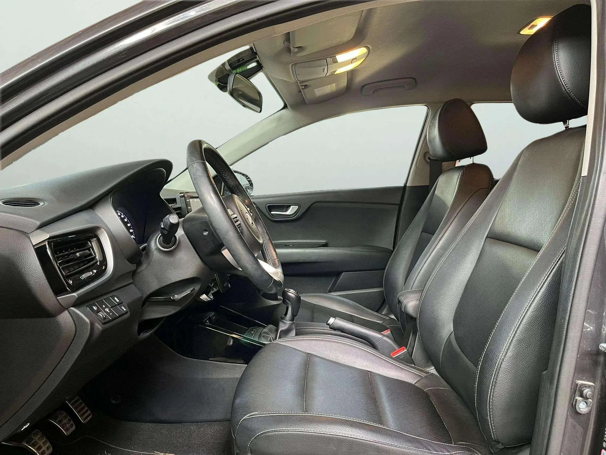 Kia Stonic 1.0 T-GDi Black Edition - foto 18