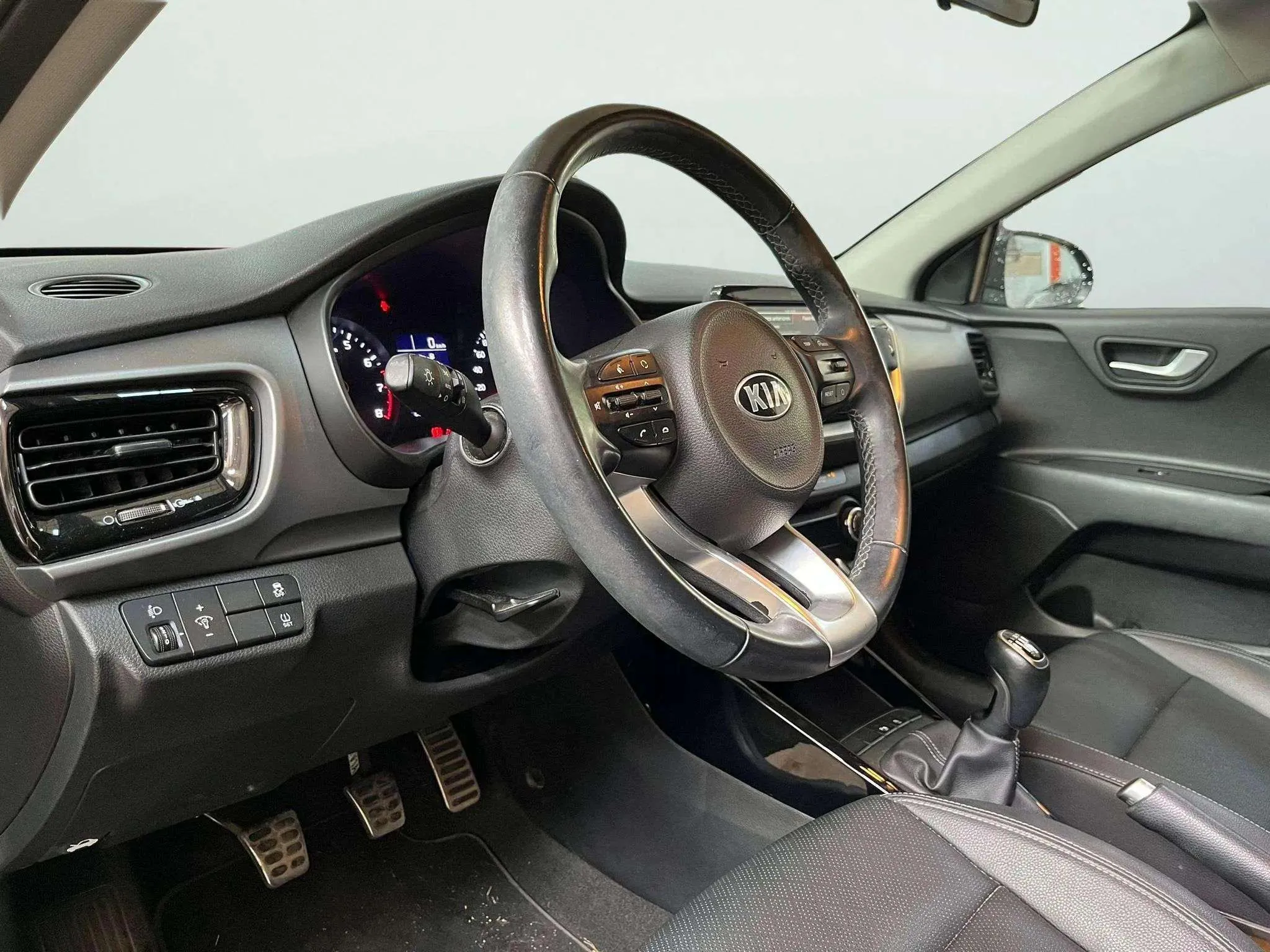 Kia Stonic 1.0 T-GDi Black Edition - foto 10