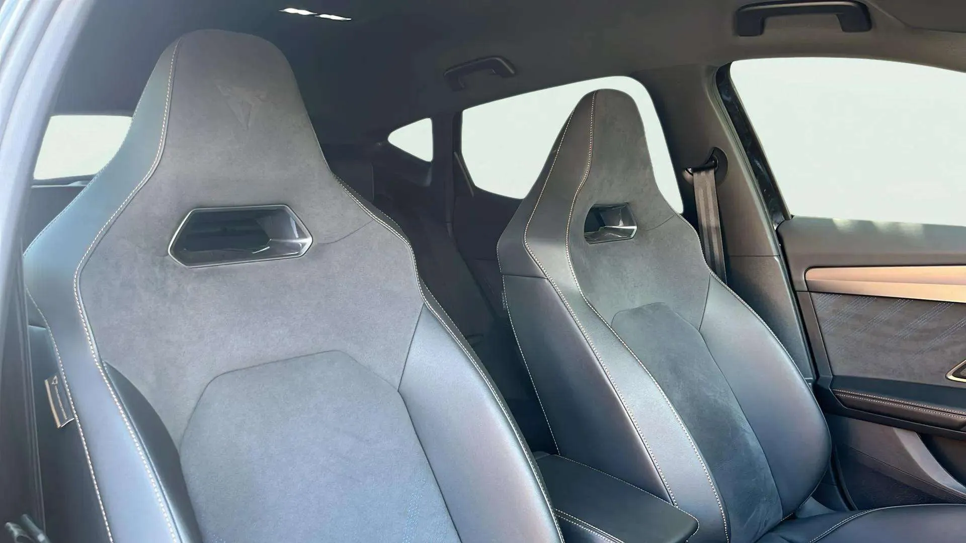 Cupra Formentor 1.5 eTSI Launch Edition DSG - foto 12