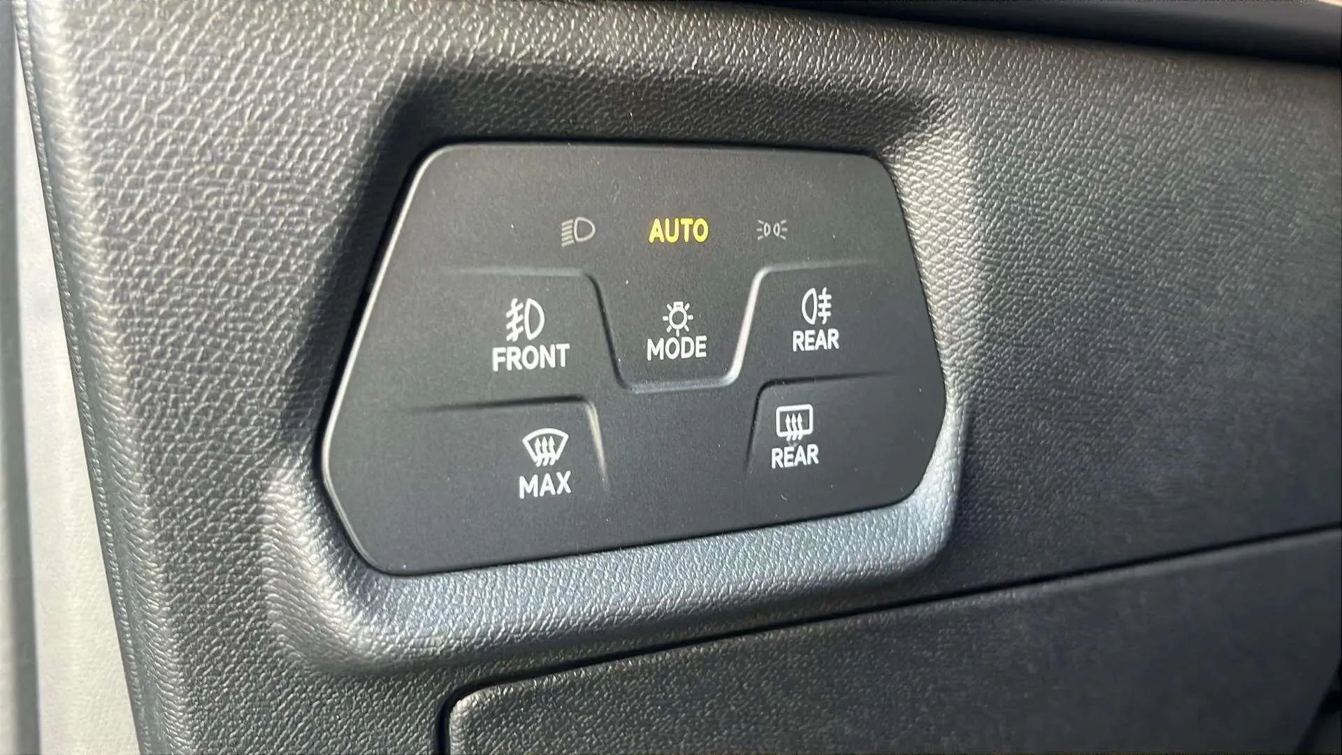 Cupra Formentor 1.5 eTSI Launch Edition DSG - foto 17