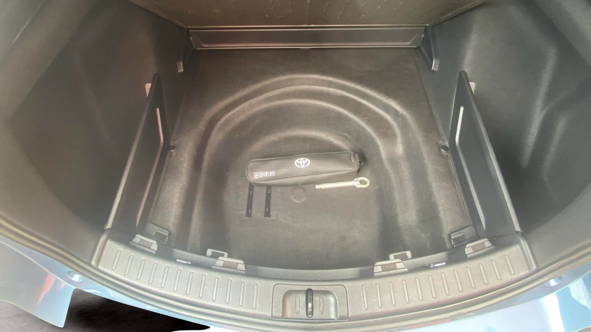 Toyota Corolla 1.8 125H Style E-CVT Touring Sport - foto 17