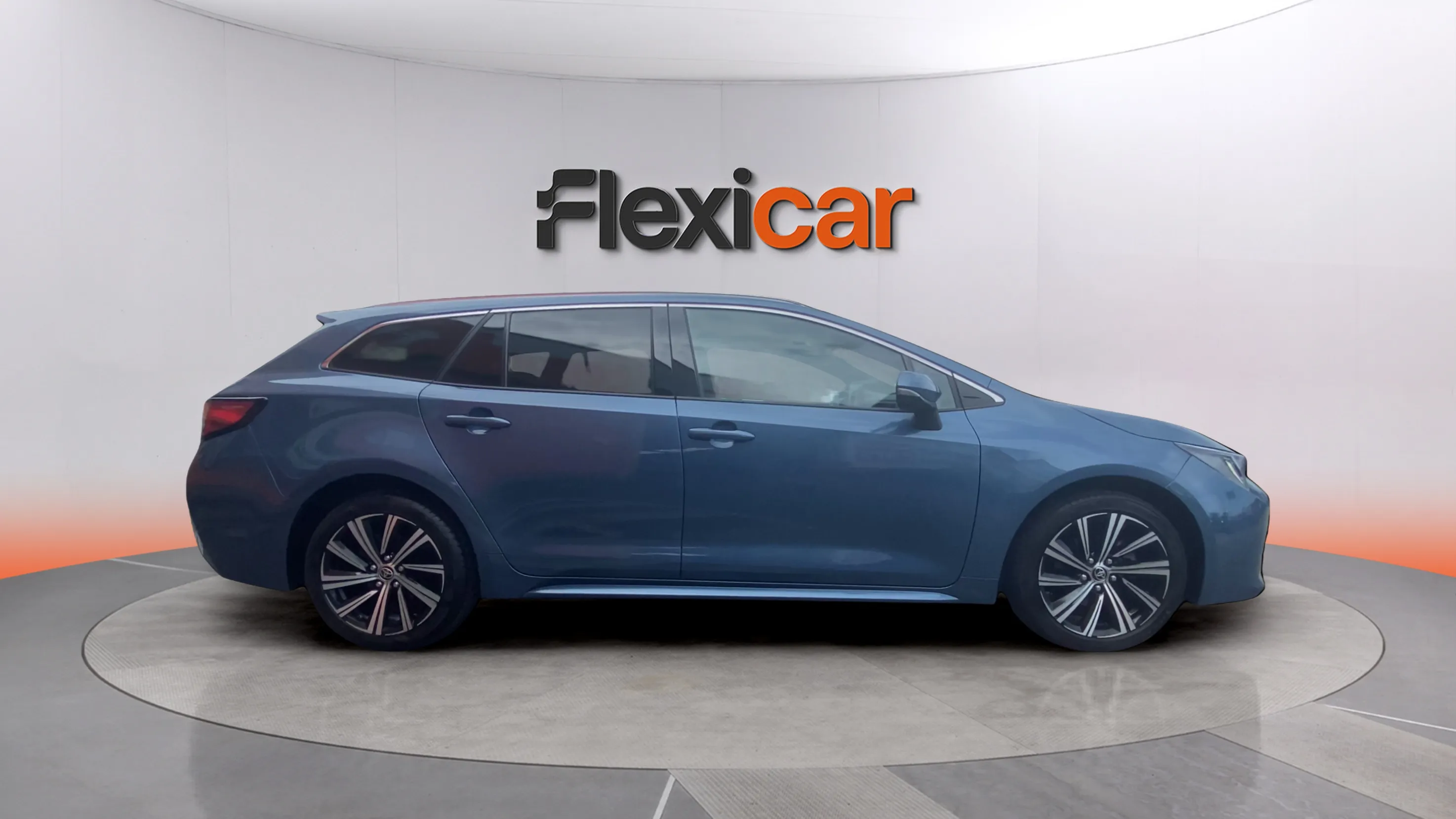 Toyota Corolla 1.8 125H Style E-CVT Touring Sport - foto 9
