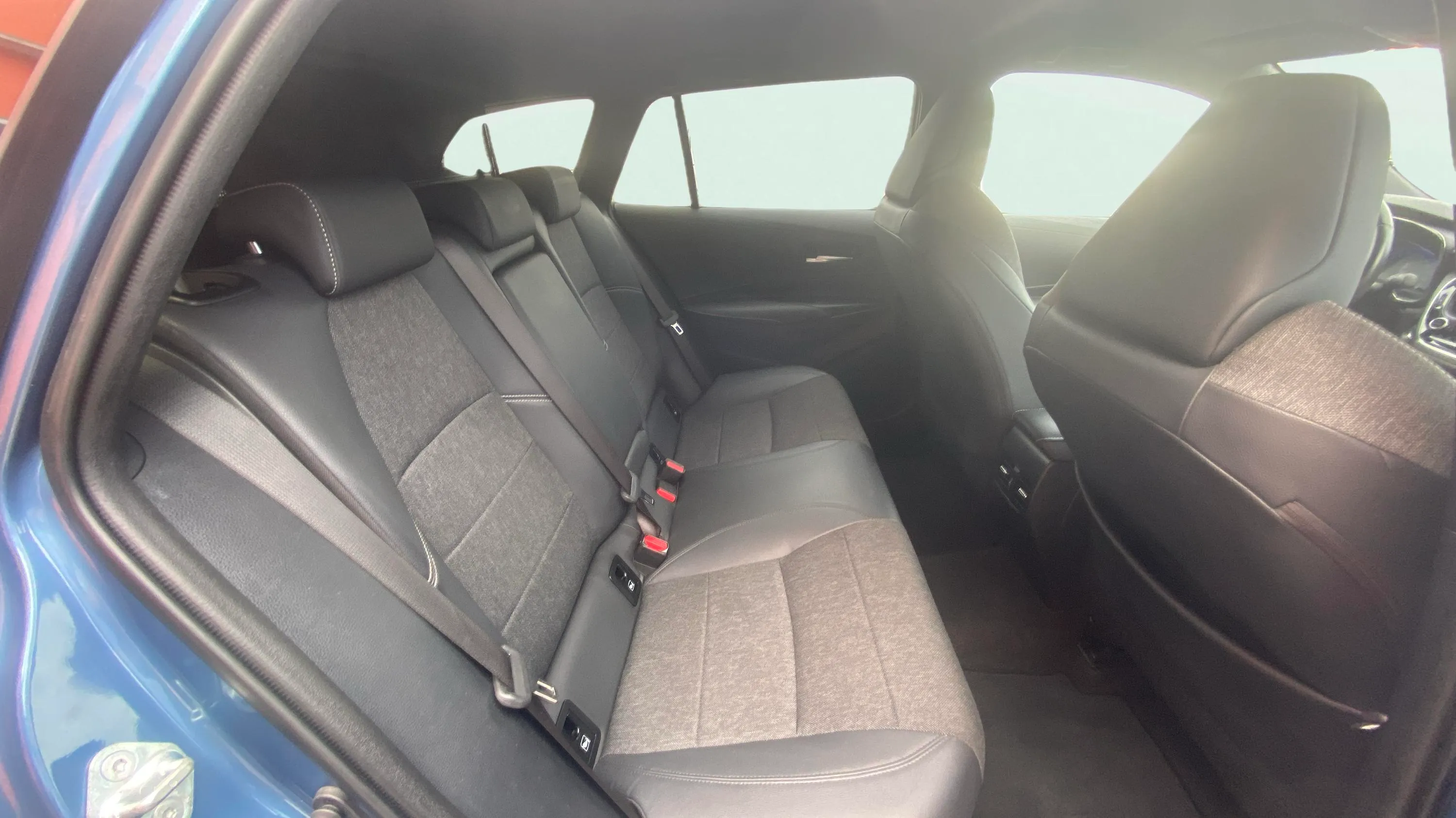 Toyota Corolla 1.8 125H Style E-CVT Touring Sport - foto 15