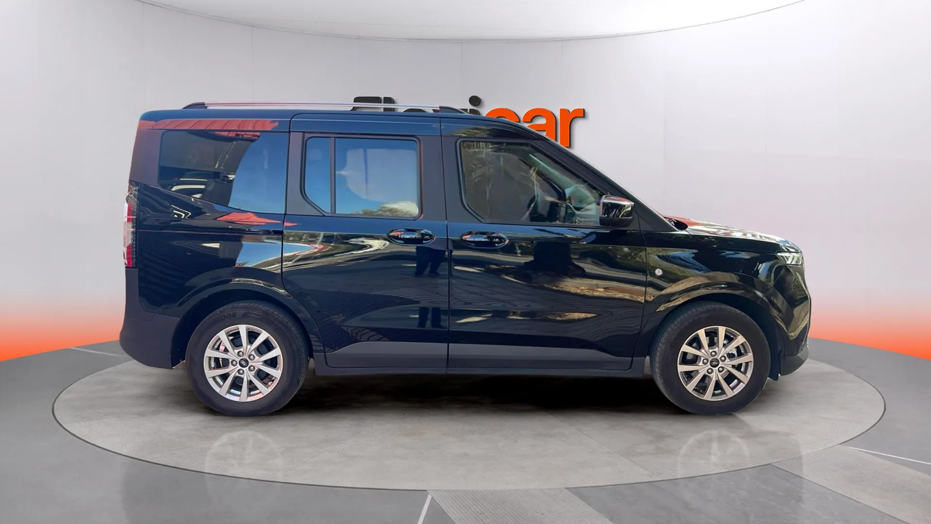 Ford Tourneo Courier 1.0 EcoBoost Titanium - foto 8
