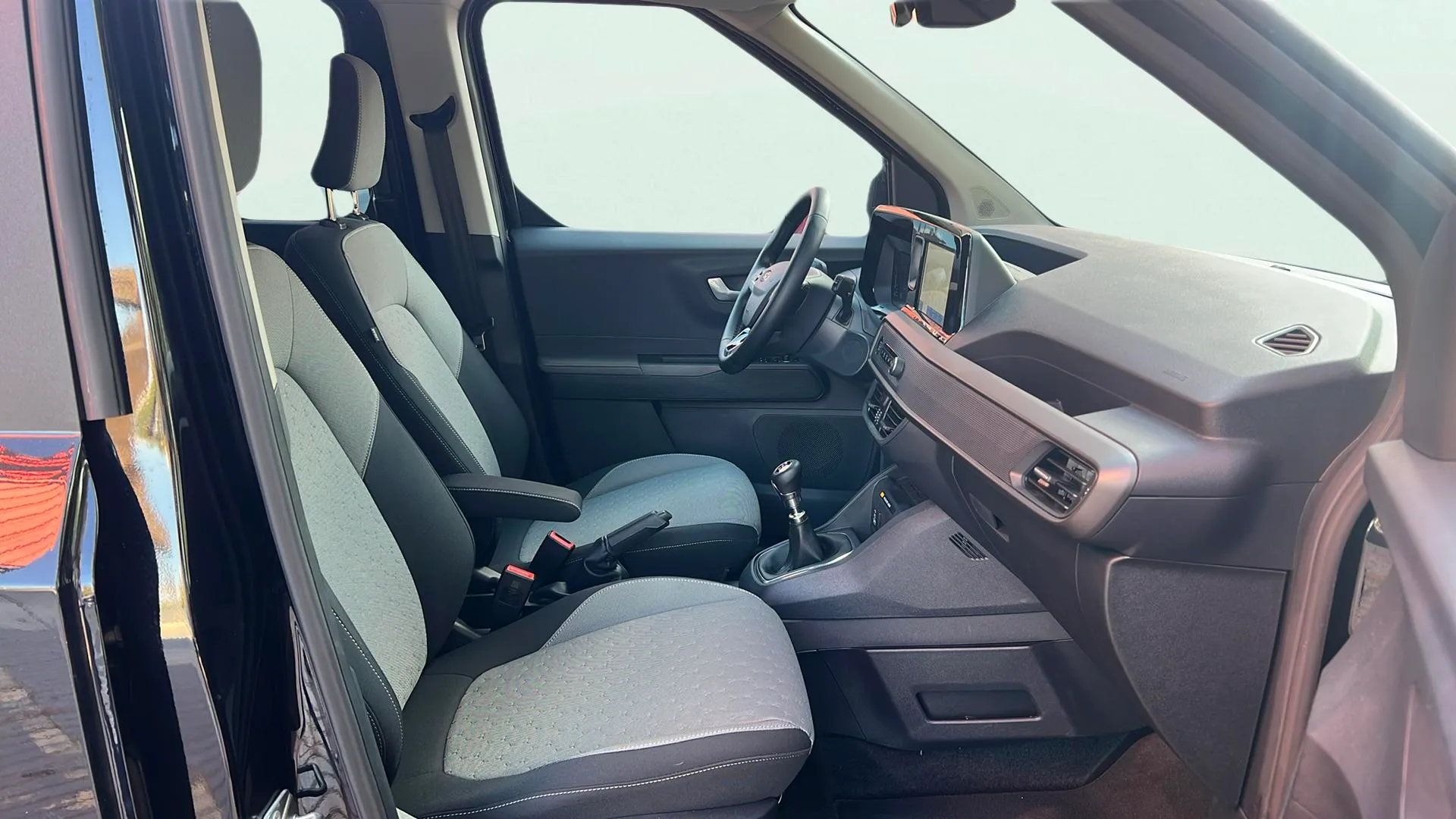 Ford Tourneo Courier 1.0 EcoBoost Titanium - foto 16