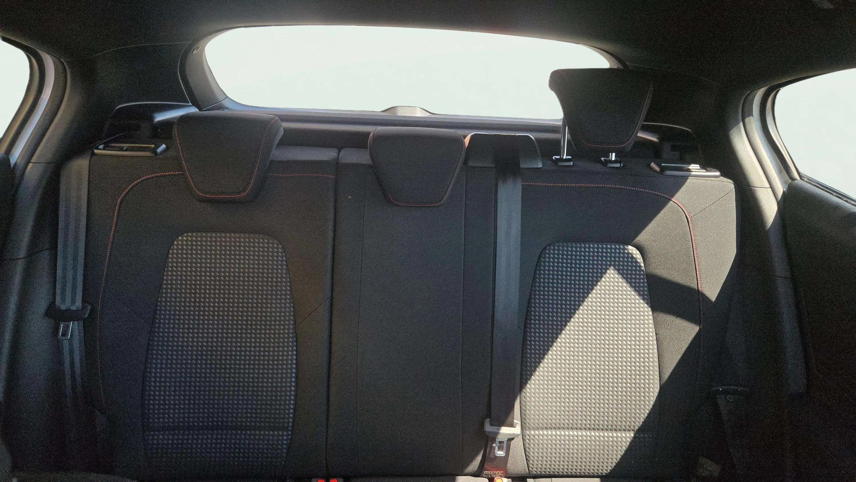 Ford Focus 1.5 EcoBlue ST-Line - foto 18