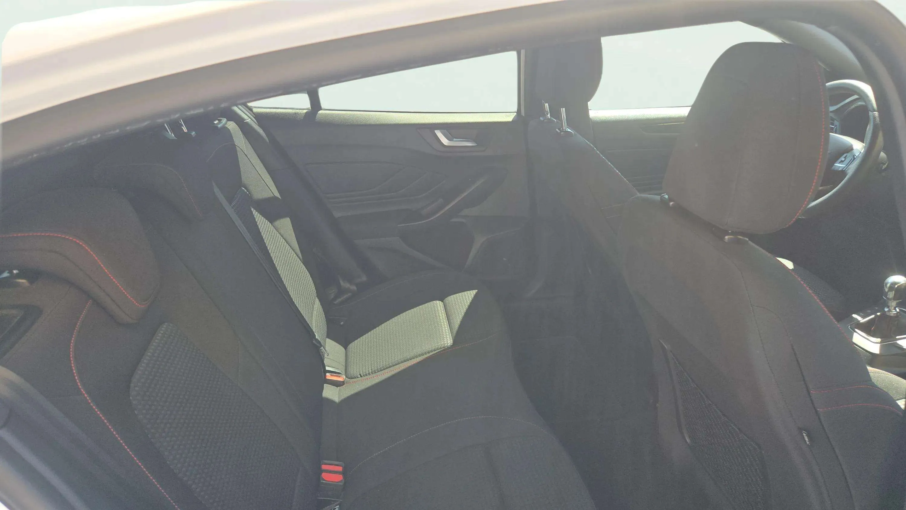 Ford Focus 1.5 EcoBlue ST-Line - foto 17