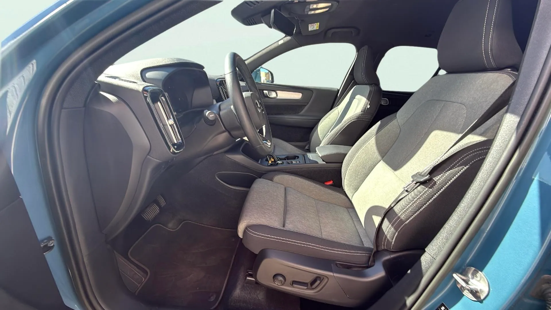 Volvo XC40 2.0 B3 G Momentum Core - foto 18