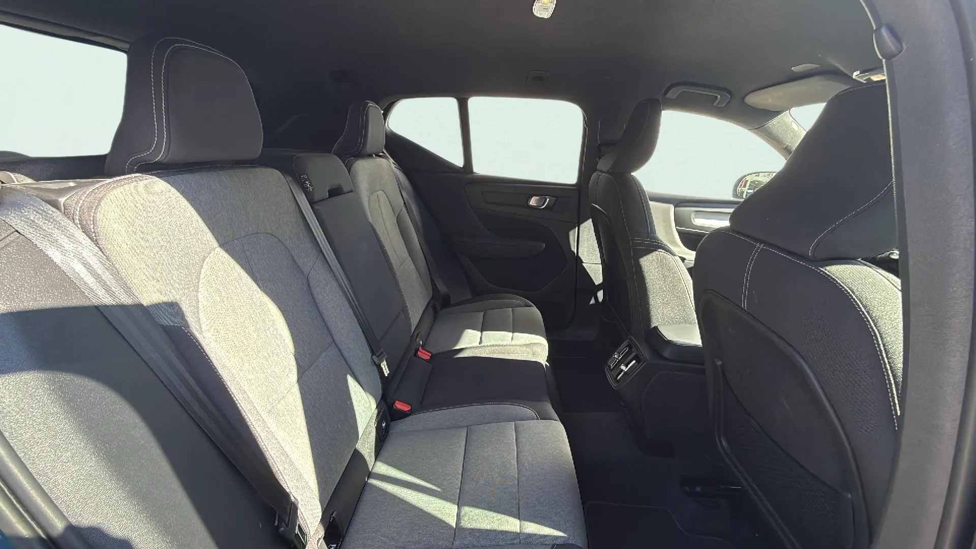 Volvo XC40 2.0 B3 G Momentum Core - foto 21