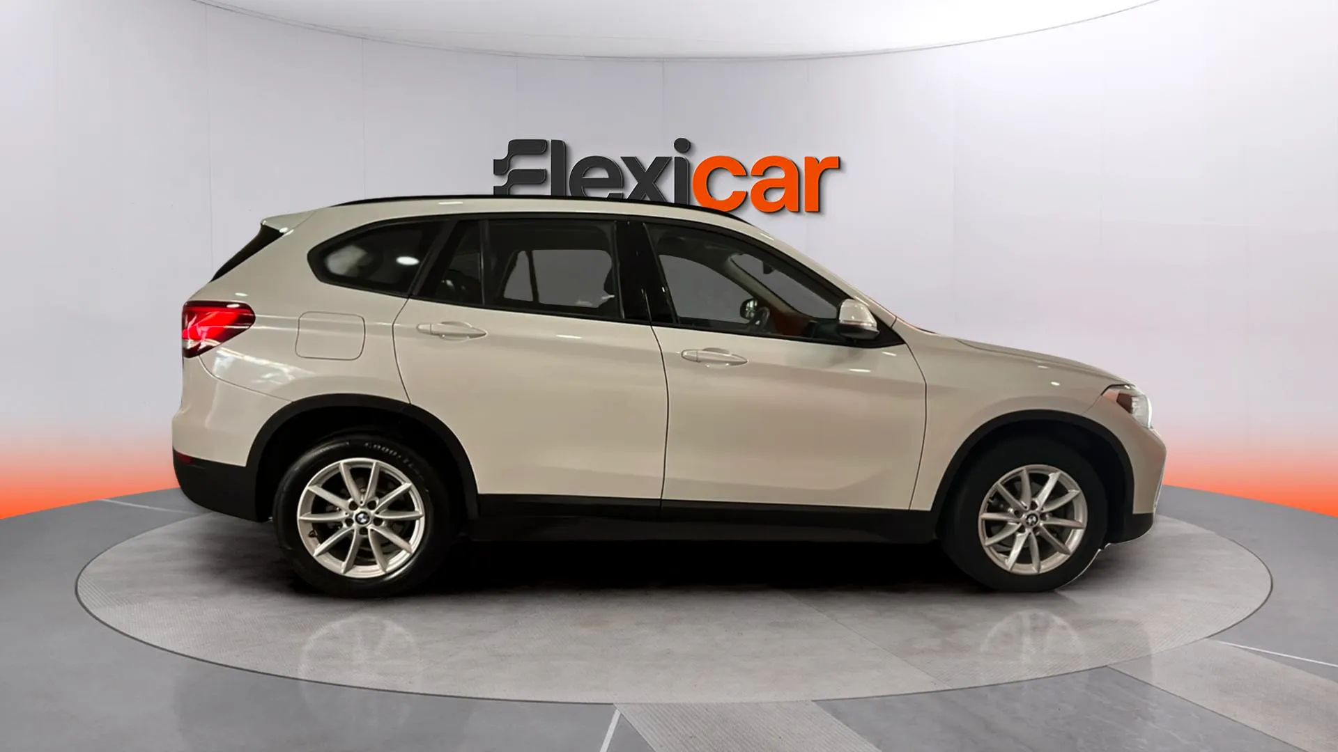 BMW X1 sDrive16d - foto 8