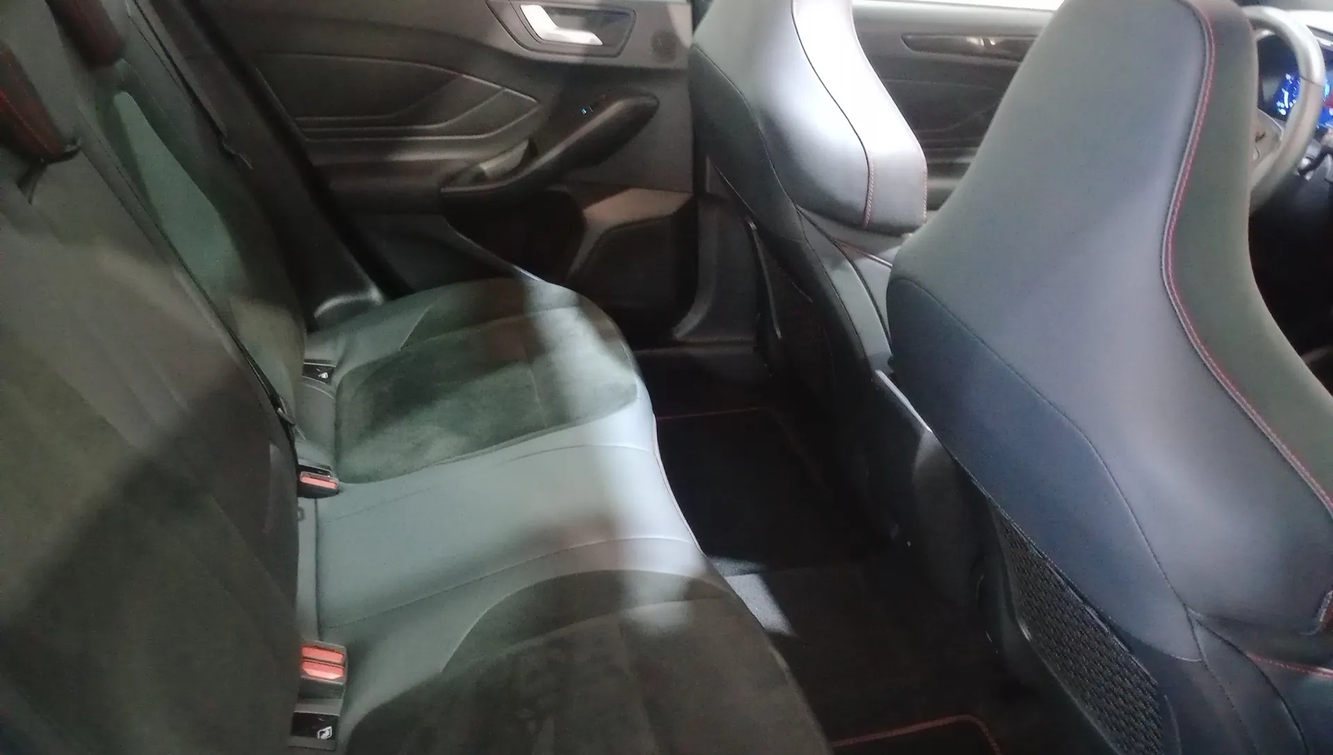 Ford Focus 2.3 EcoBoost 280 ST Start-Stop - foto 12