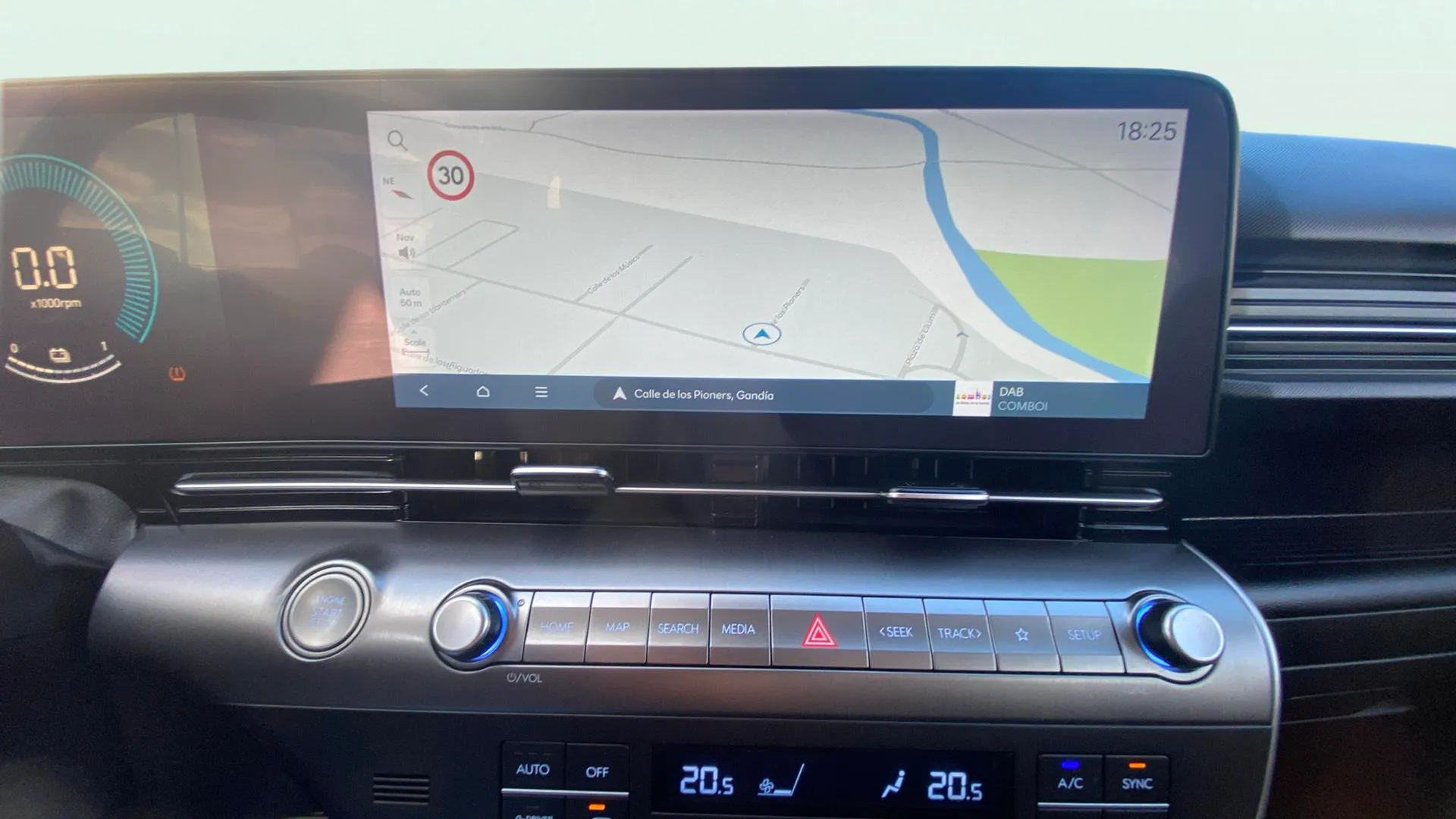 Hyundai Kona 1.6 GDI HEV Maxx DCT - foto 17