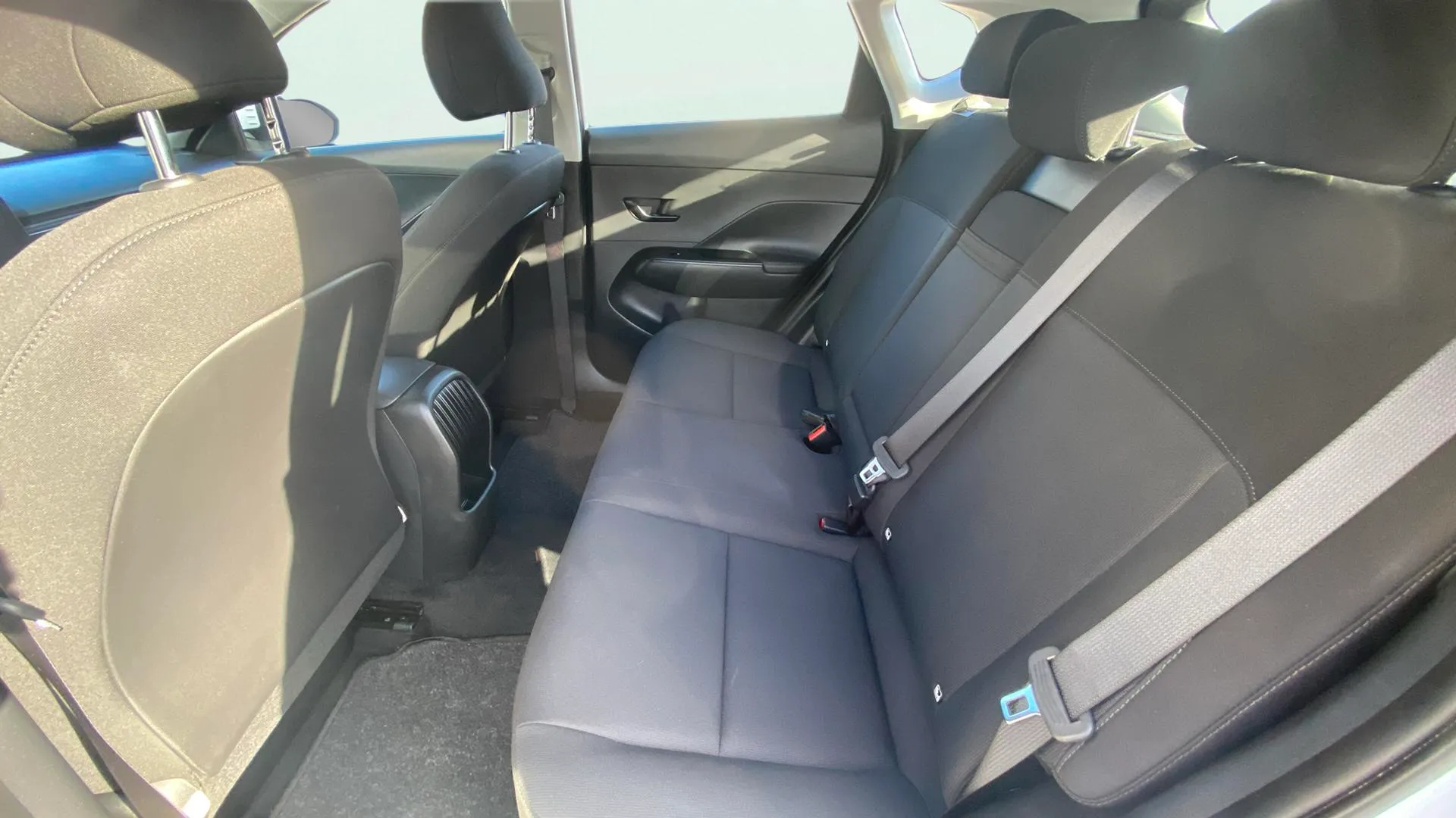 Hyundai Kona 1.6 GDI HEV Maxx DCT - foto 26