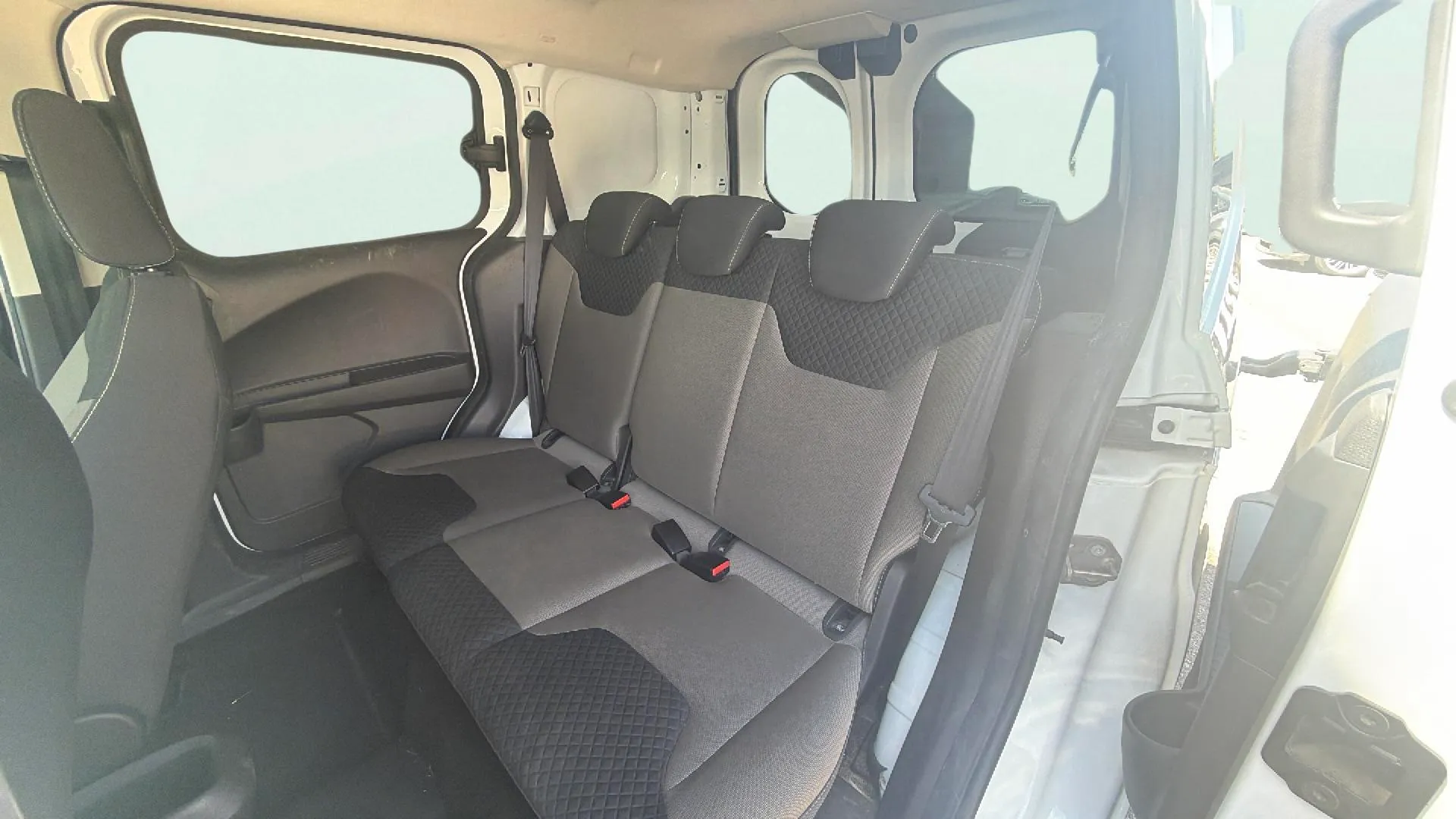 Ford Tourneo Courier 1.5 TDCi Trend - foto 12