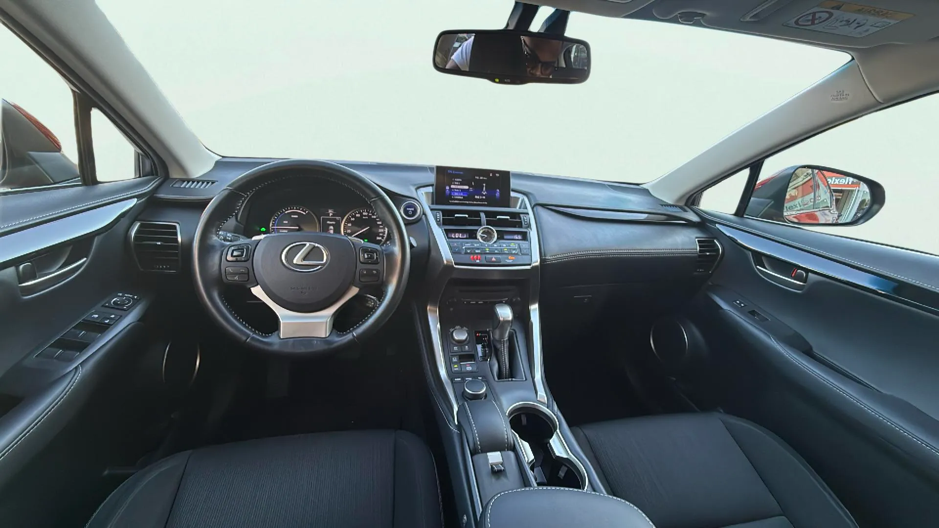 Lexus NX 2.5 300h Business 2WD - foto 13