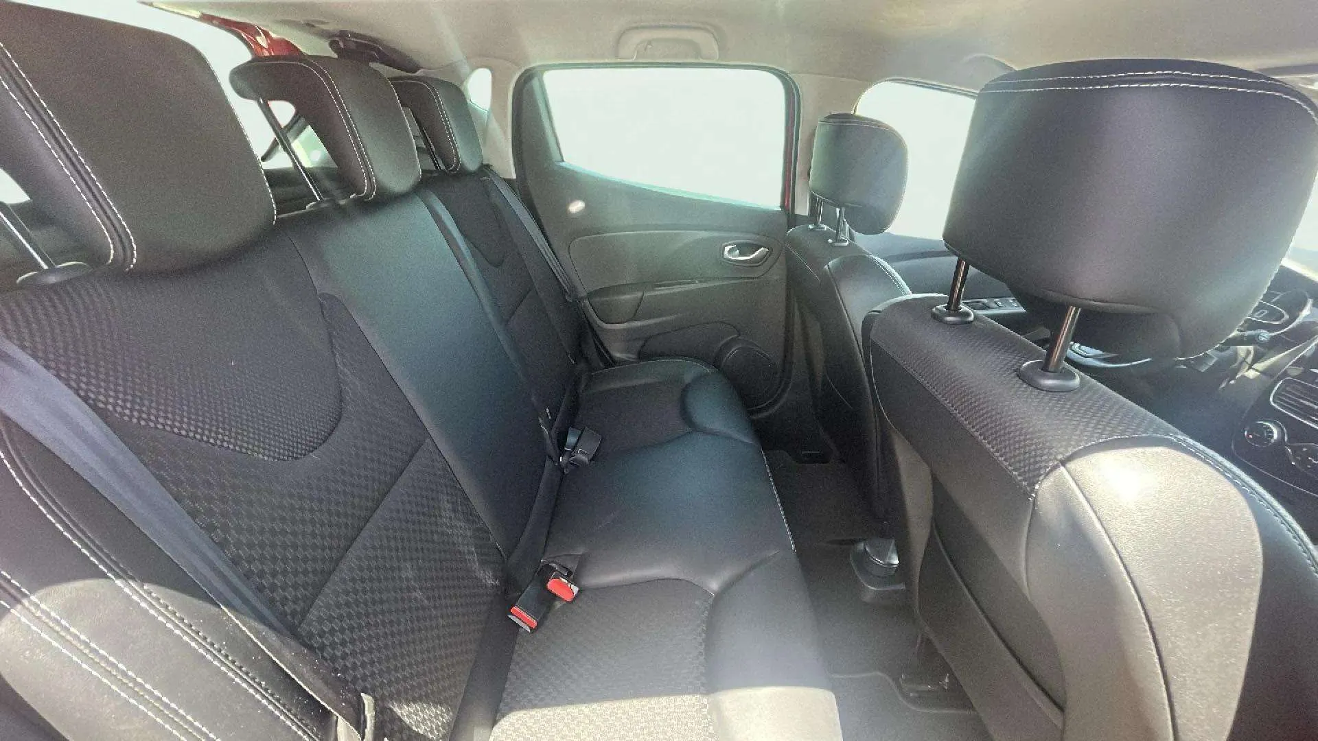 Renault Clio Intens TCe - foto 28
