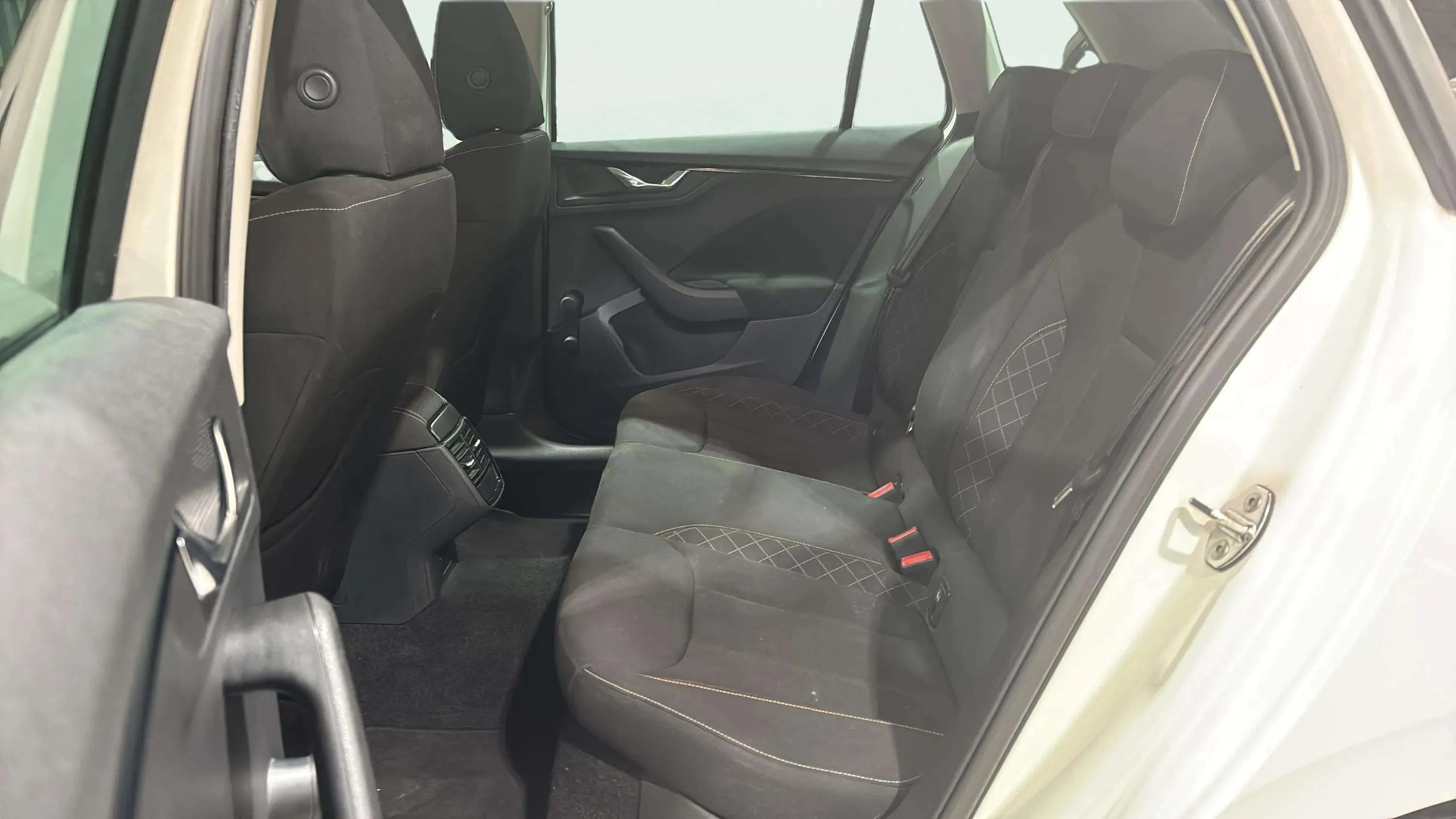 Škoda Kamiq 1.0 TSI DSG Ambition - foto 21