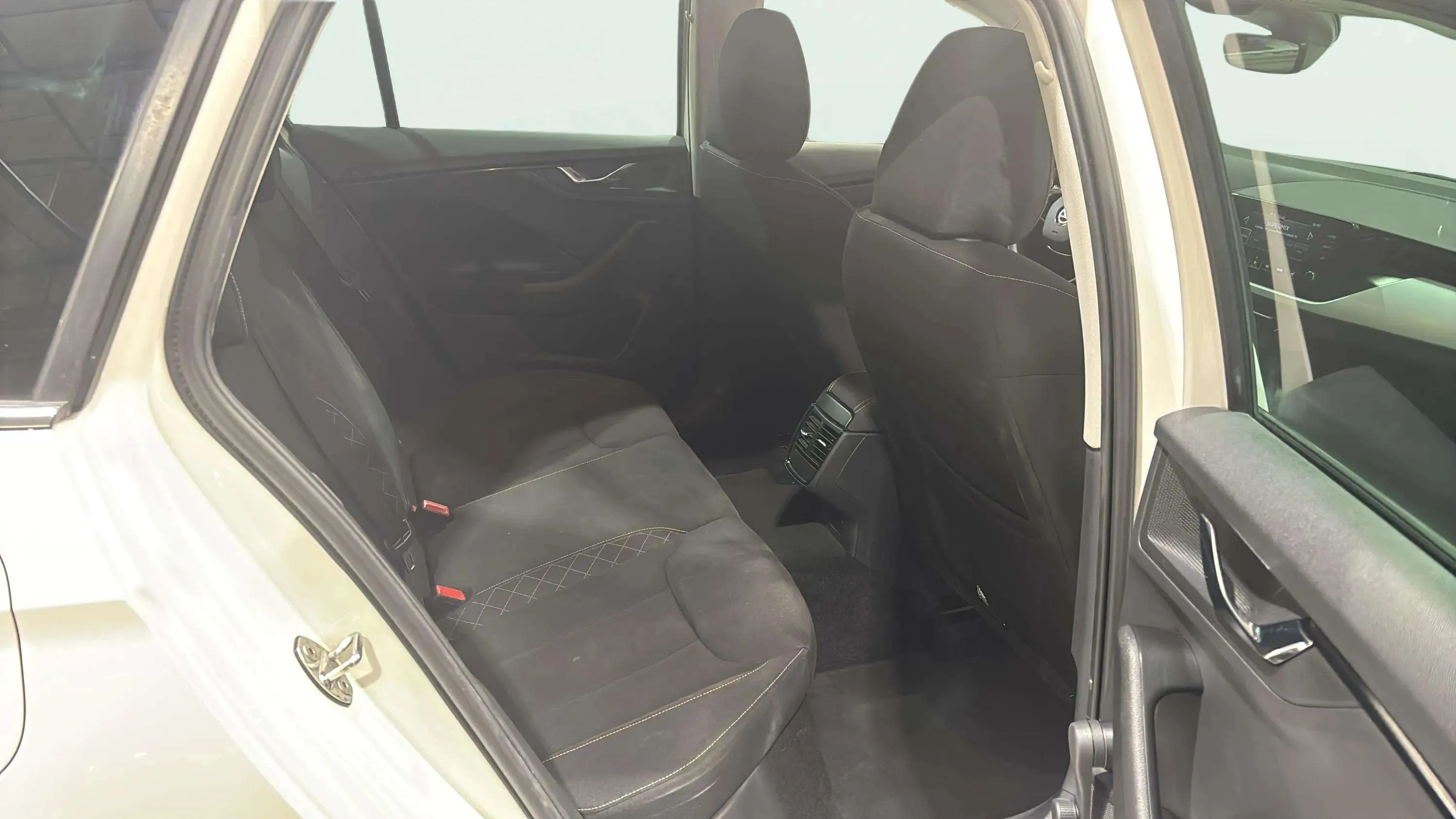 Škoda Kamiq 1.0 TSI DSG Ambition - foto 23