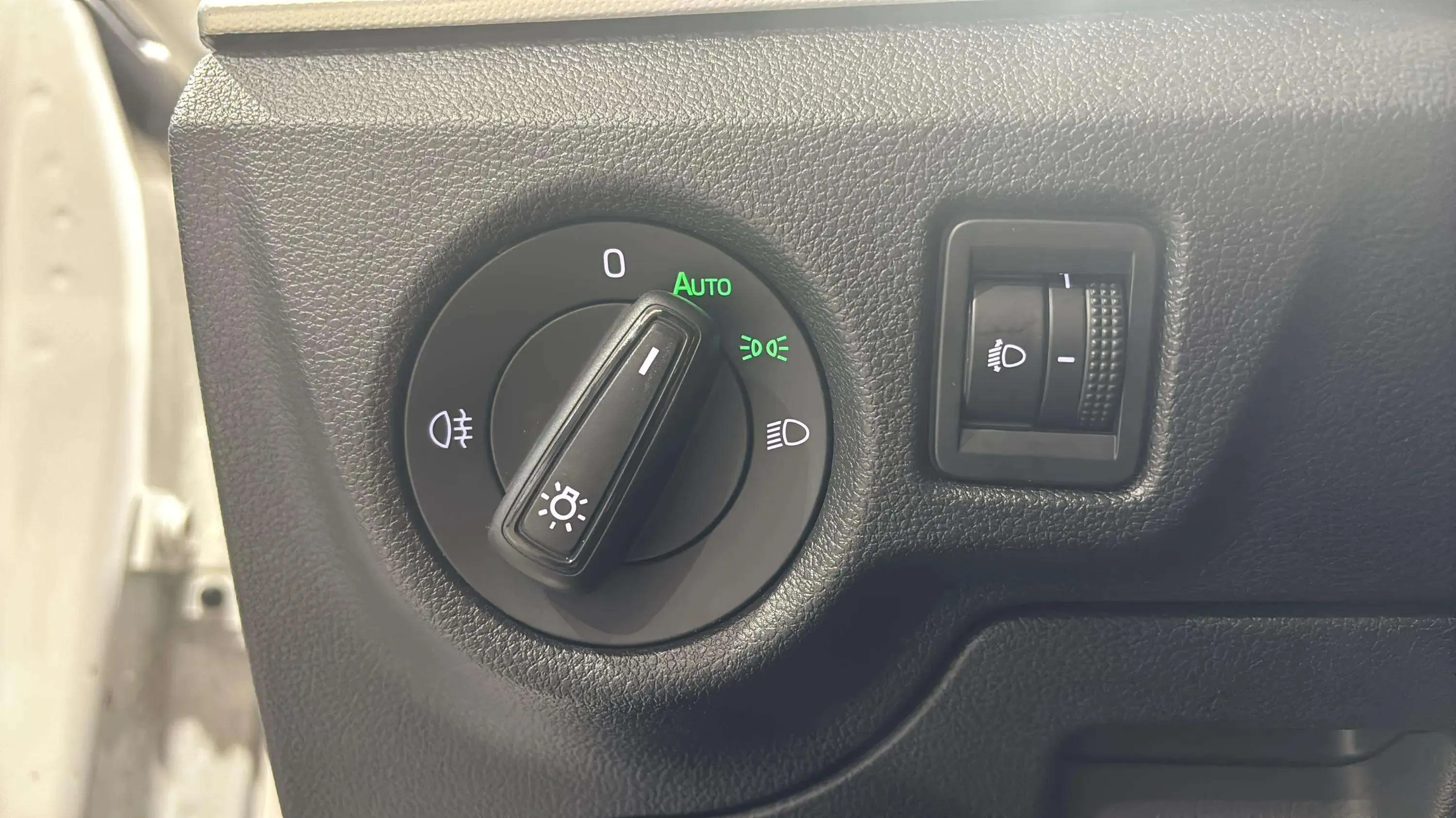 Škoda Kamiq 1.0 TSI DSG Ambition - foto 18