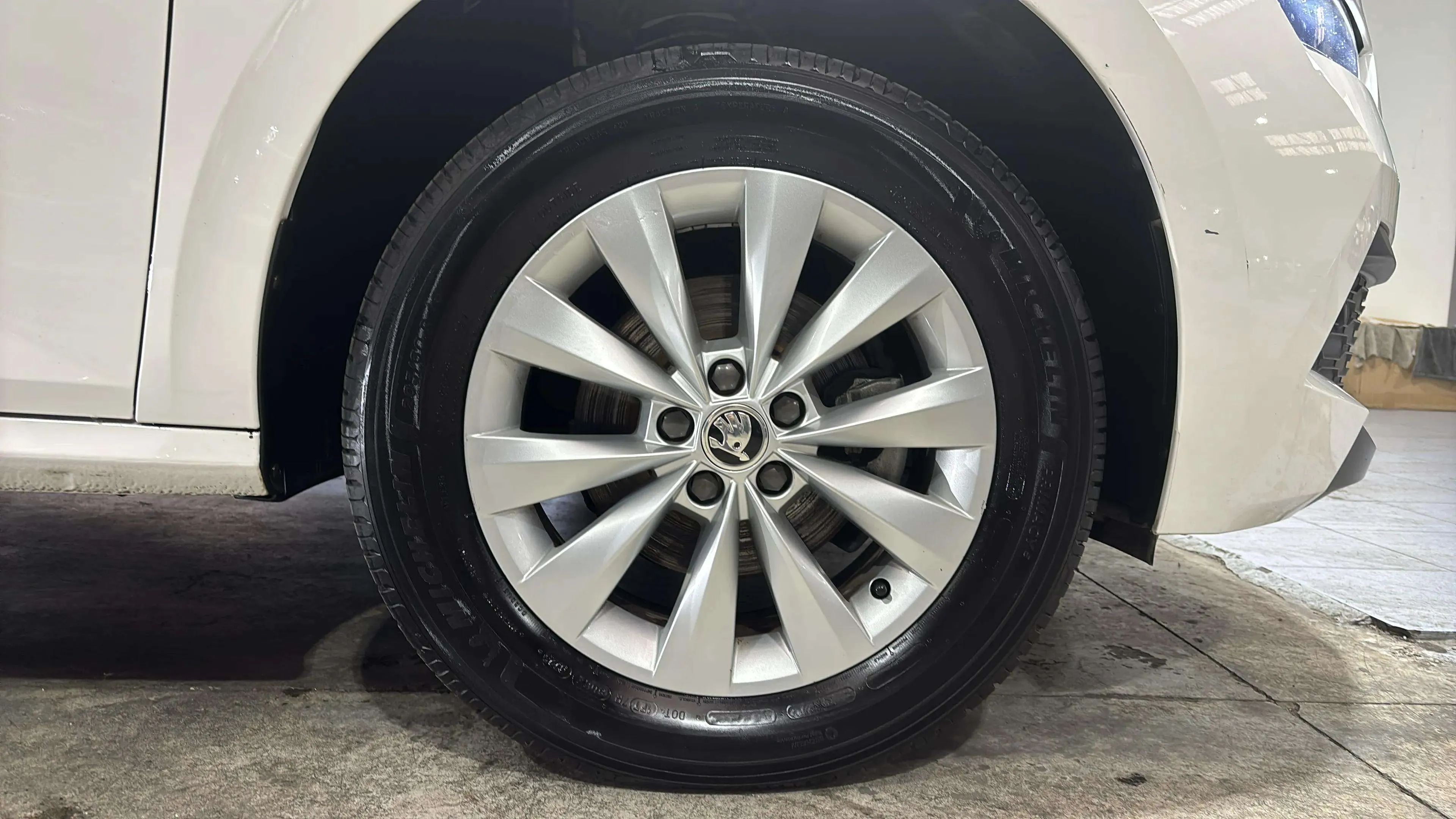 Škoda Kamiq 1.0 TSI DSG Ambition - foto 28