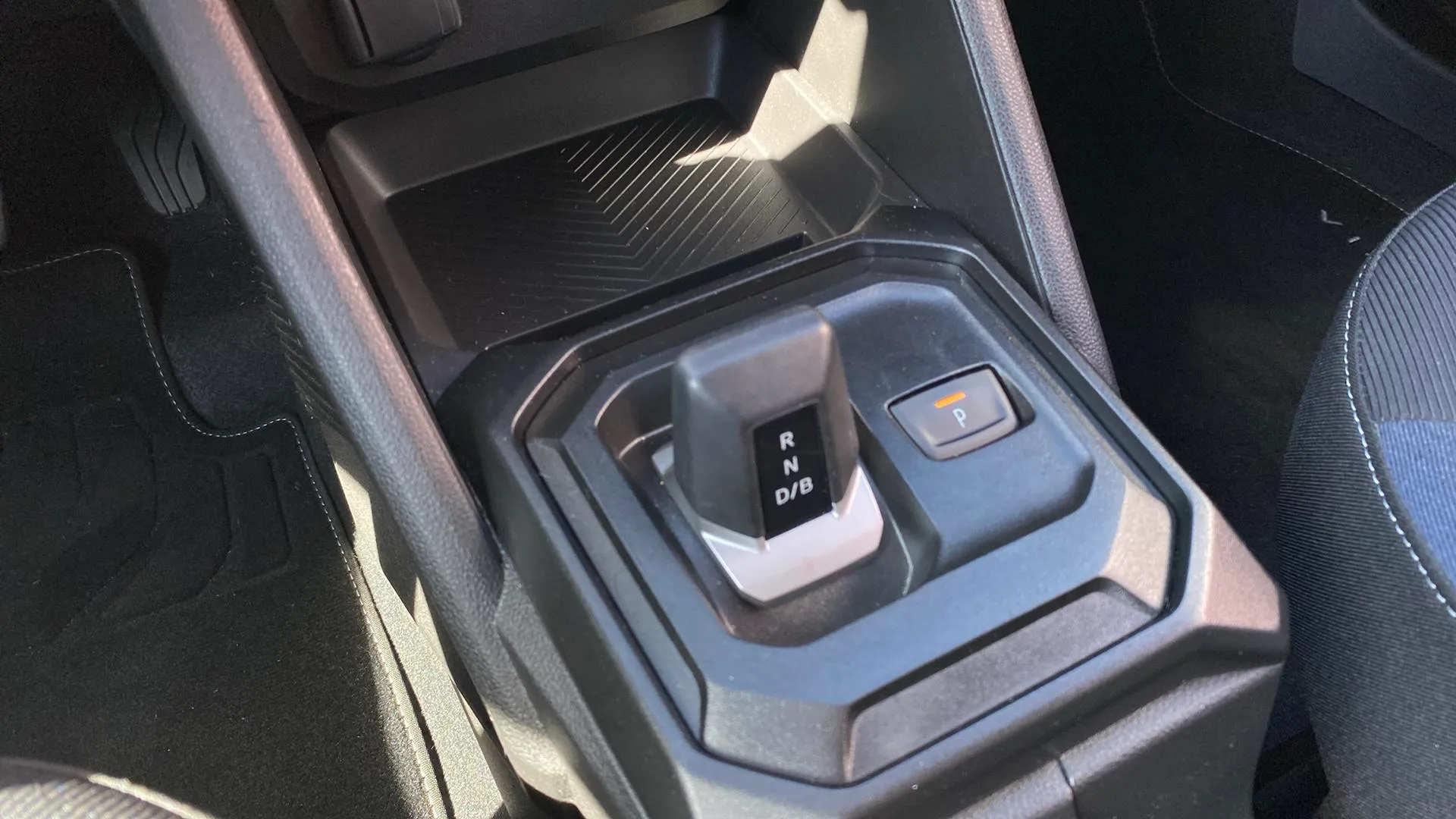 Dacia Duster Expression Hybrid 4x2 - foto 17