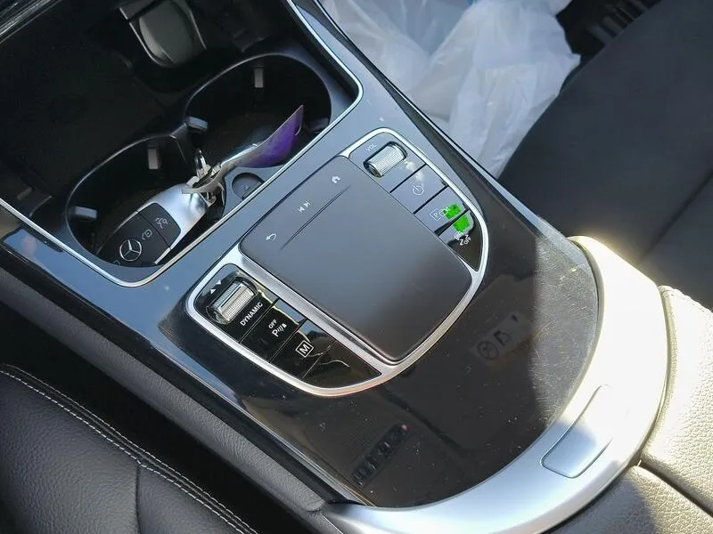 Mercedes-Benz GLC 300e 4MATIC - foto 13