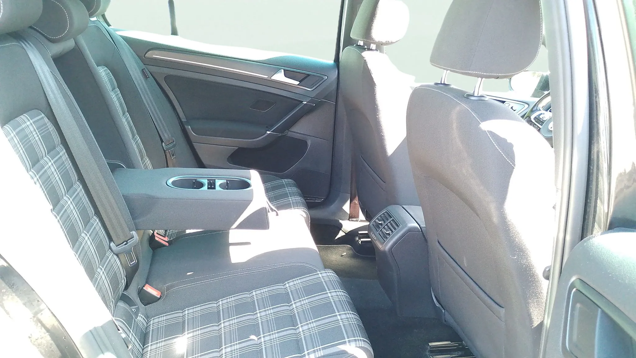 Volkswagen Golf GTD 2.0 TDI DSG BMT - foto 13