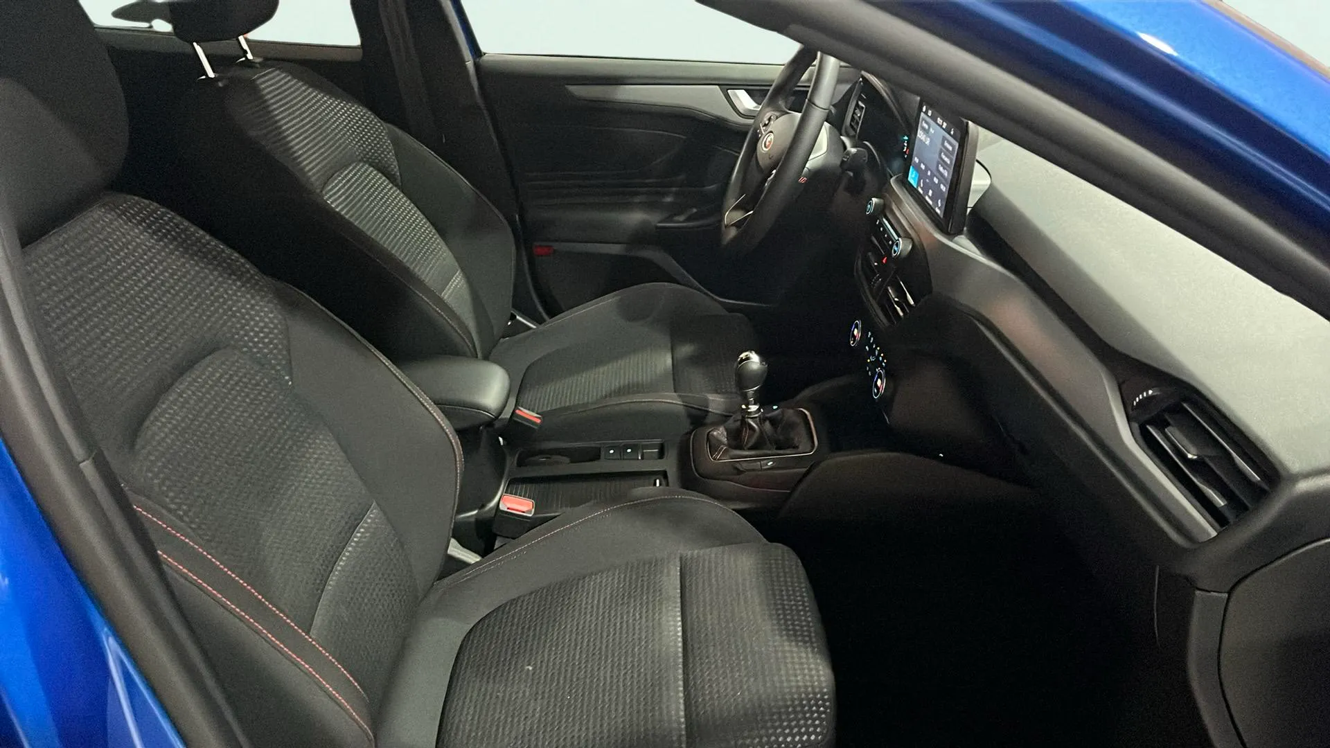 Ford Focus 1.0 Ecob. MHEV ST-Line Design SIP - foto 16