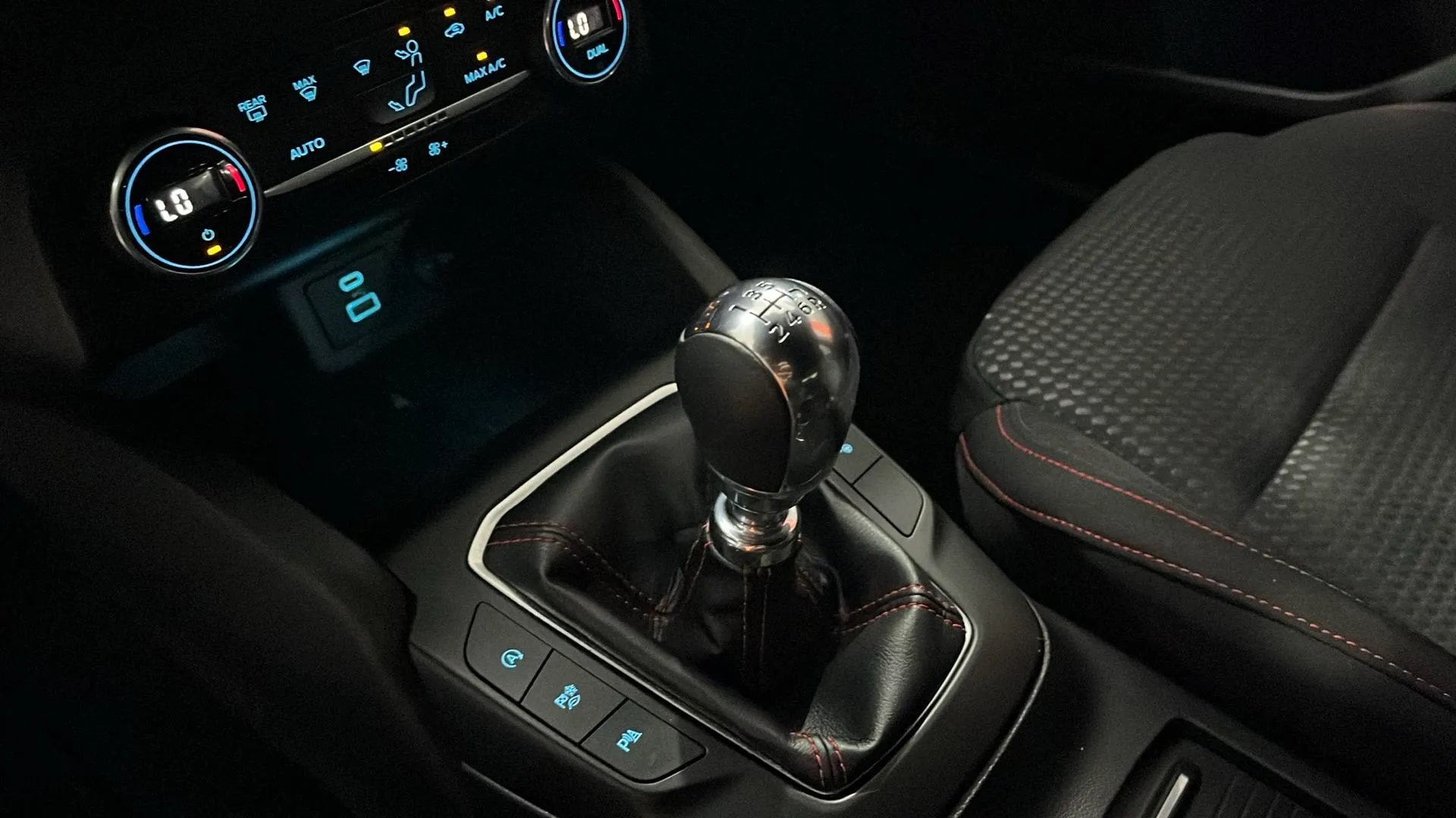 Ford Focus 1.0 Ecob. MHEV ST-Line Design SIP - foto 13