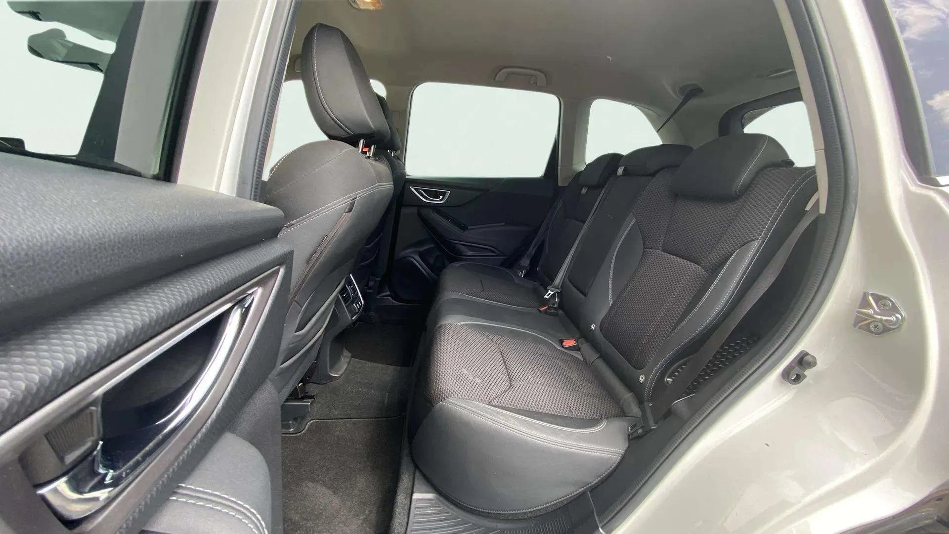 Subaru Forester 2.0i Hybrid CVT Executive - foto 17