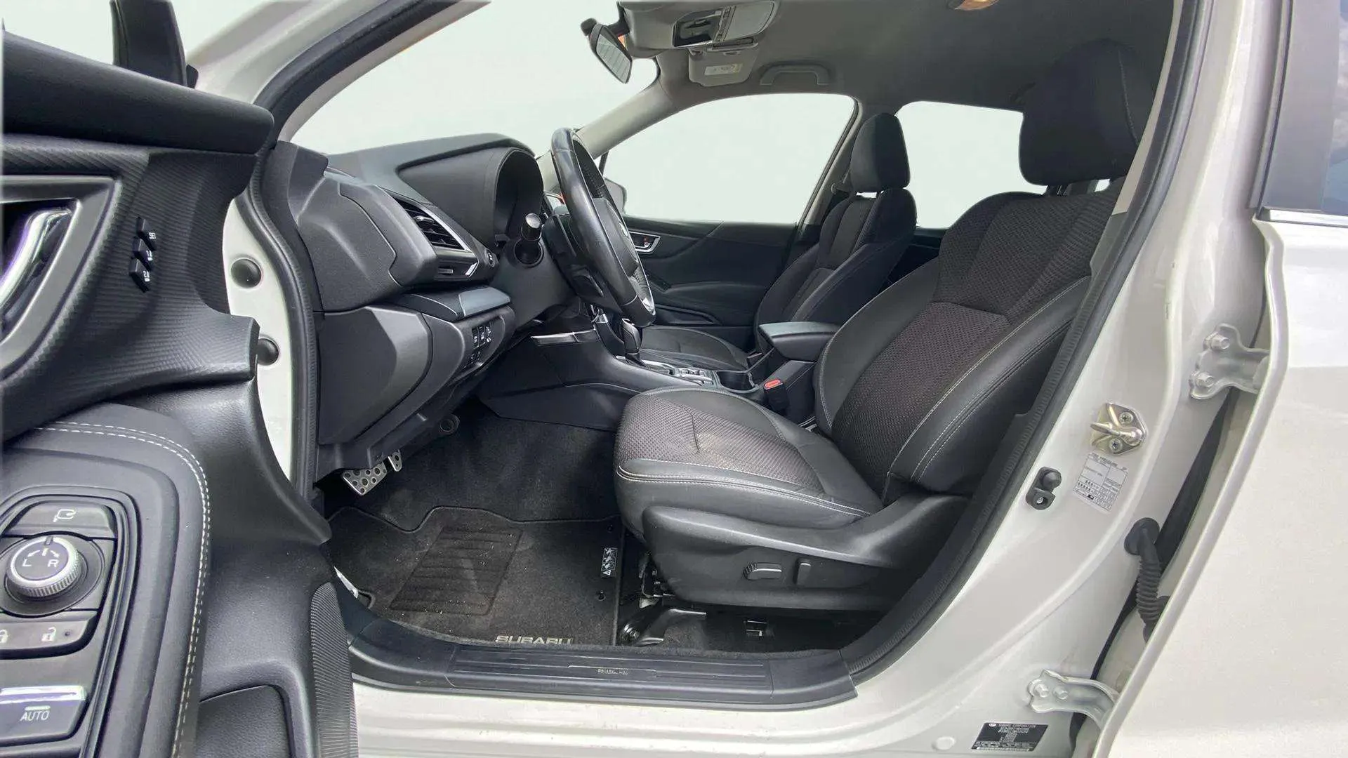 Subaru Forester 2.0i Hybrid CVT Executive - foto 16