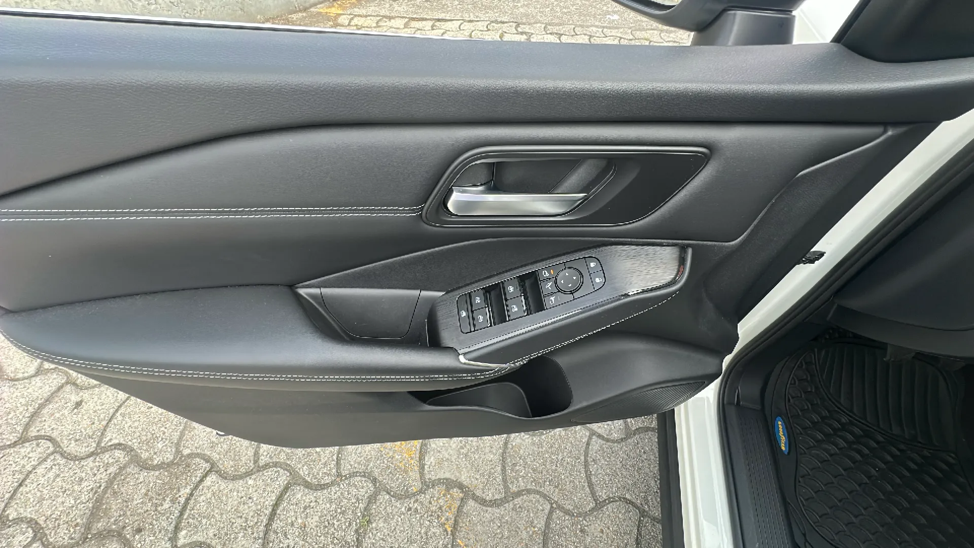 Nissan Qashqai DIG-T N-Connecta - foto 24