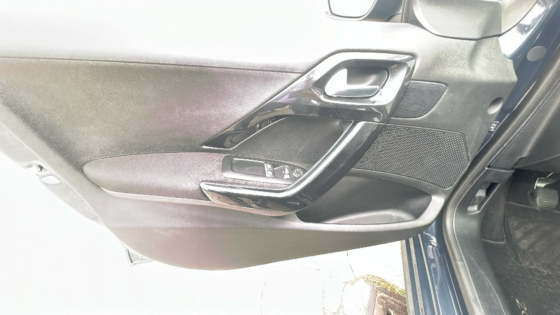 Peugeot 208 Signature 1.2L PureTech - foto 19