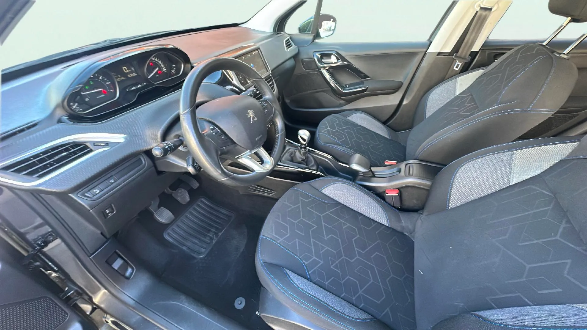 Peugeot 2008 Signature 1.2 PureTech - foto 13