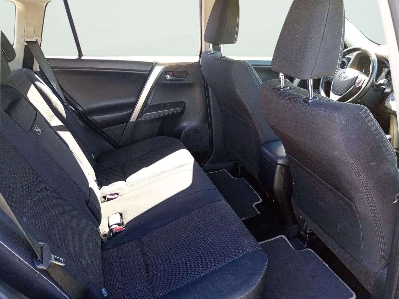 Toyota RAV4 2.5l hybrid 2WD Advance - foto 15