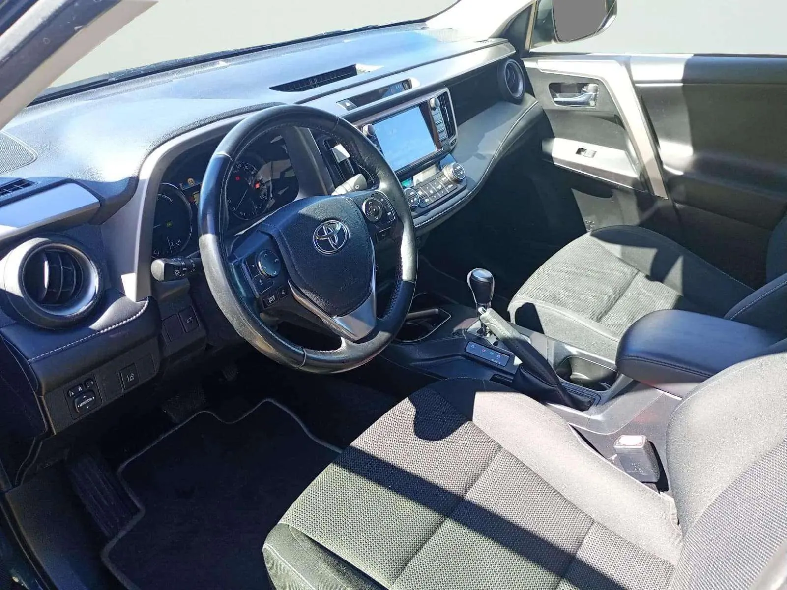 Toyota RAV4 2.5l hybrid 2WD Advance - foto 13