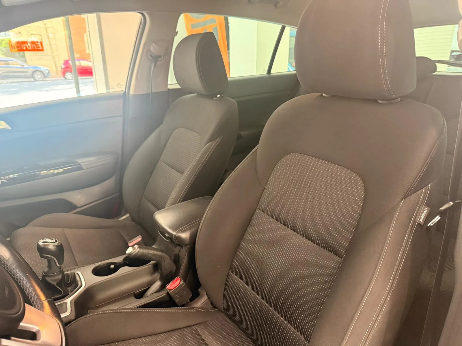 Kia Sportage 1.6 GDi Black Edition 4x2 - foto 6