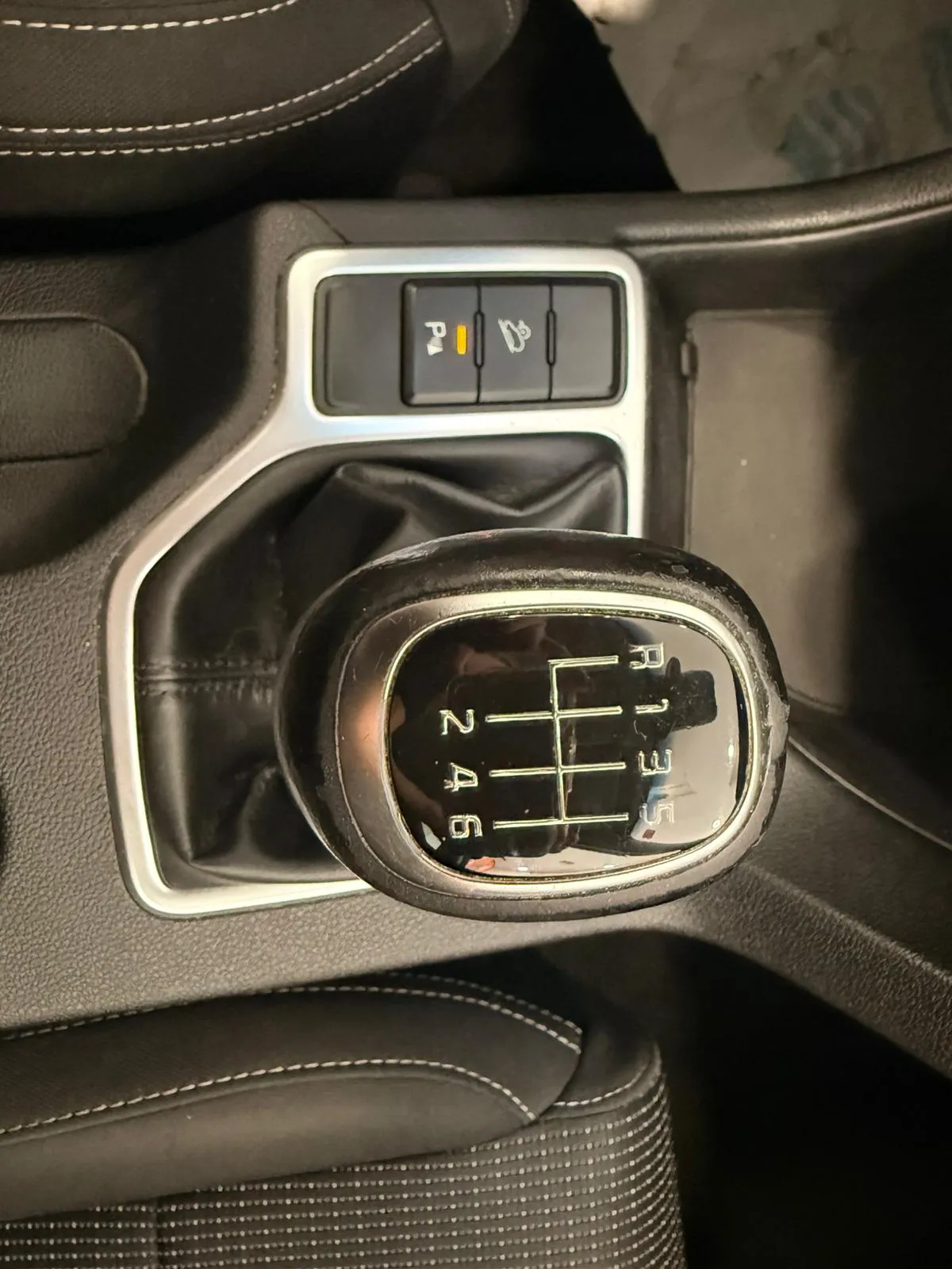 Kia Sportage 1.6 GDi Black Edition 4x2 - foto 12