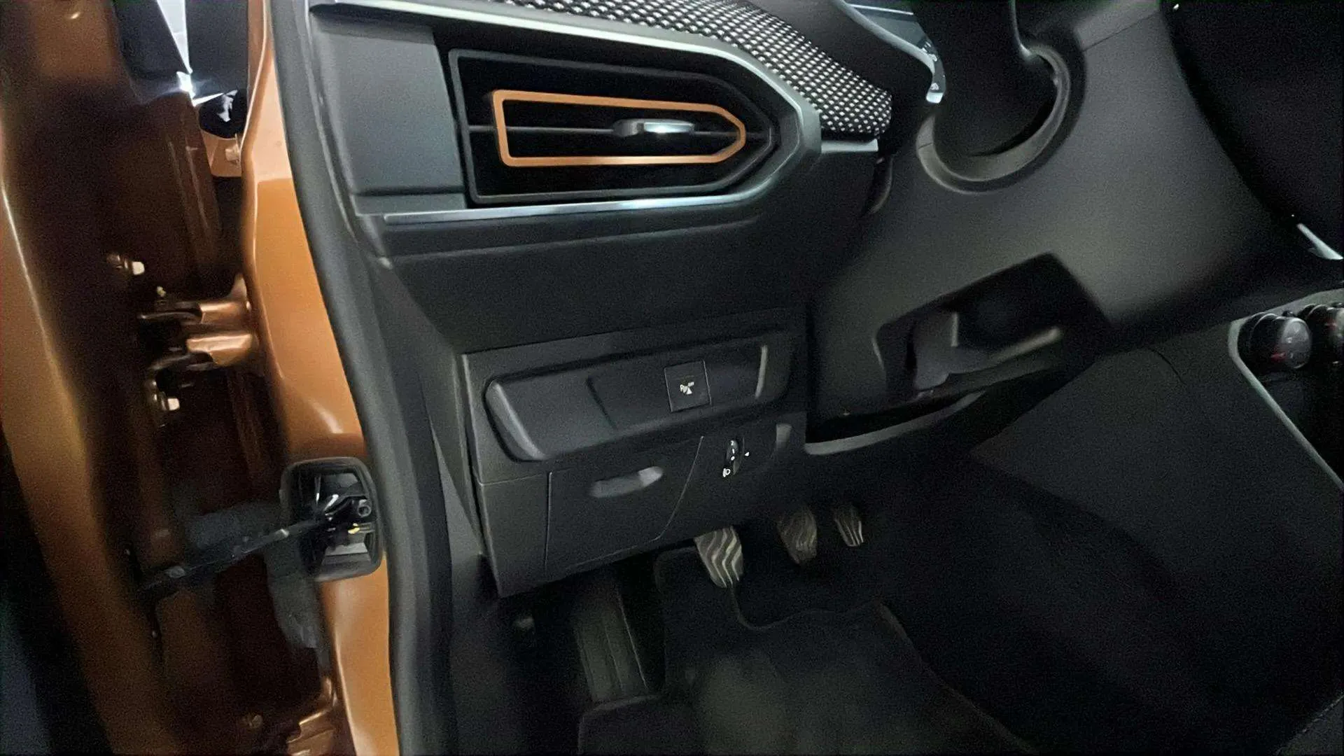 Dacia Sandero Stepway Essential TCe (90V) - foto 22