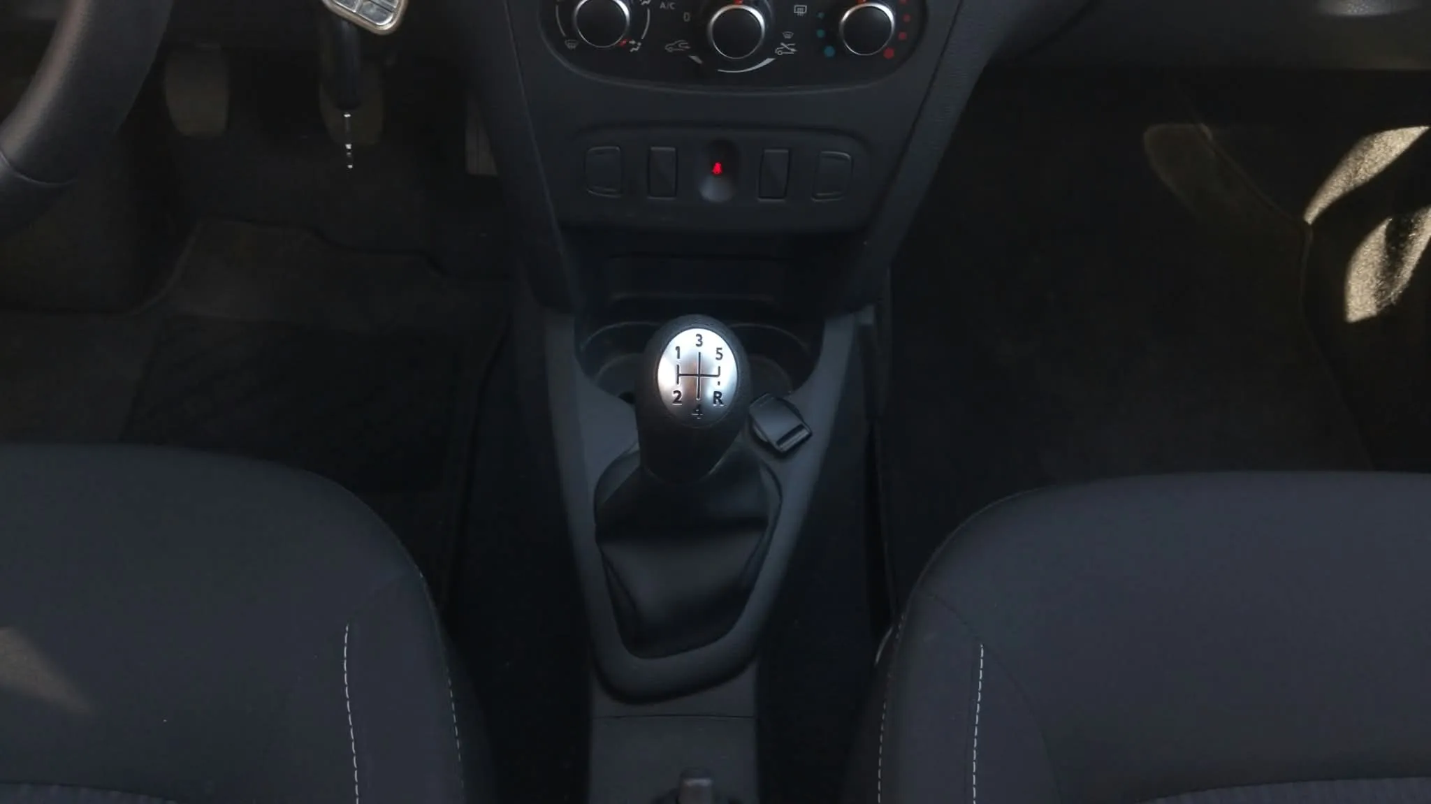 Dacia Sandero Access 1.0 18 - foto 17
