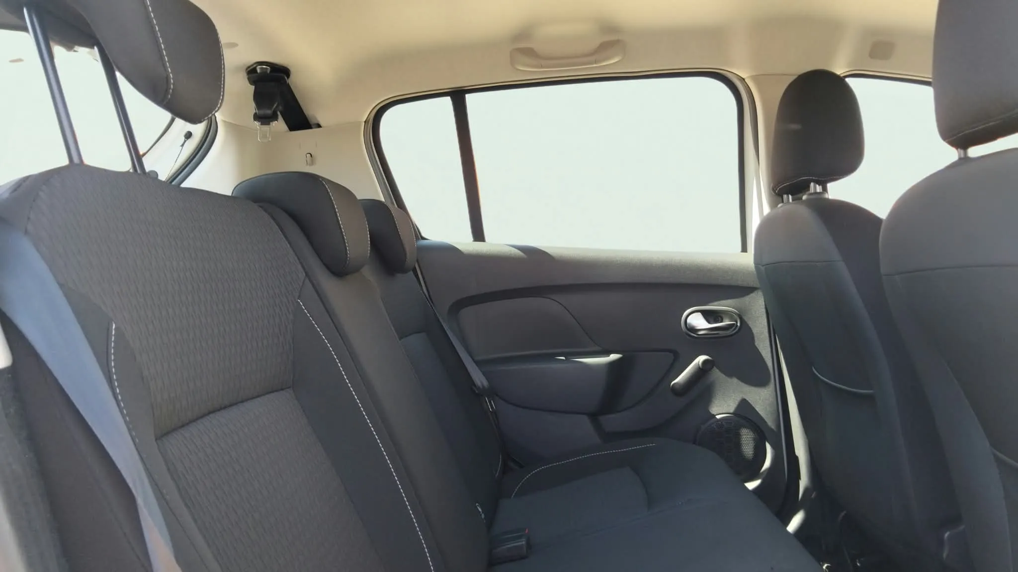 Dacia Sandero Access 1.0 18 - foto 11
