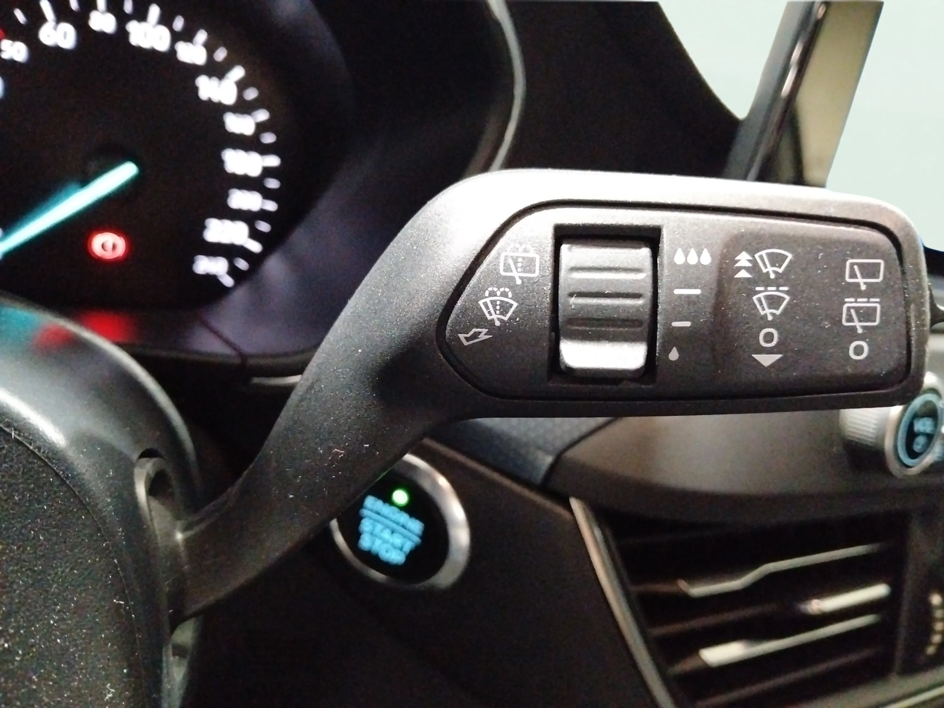 Ford Focus 1.5 EcoBoost Active - foto 25