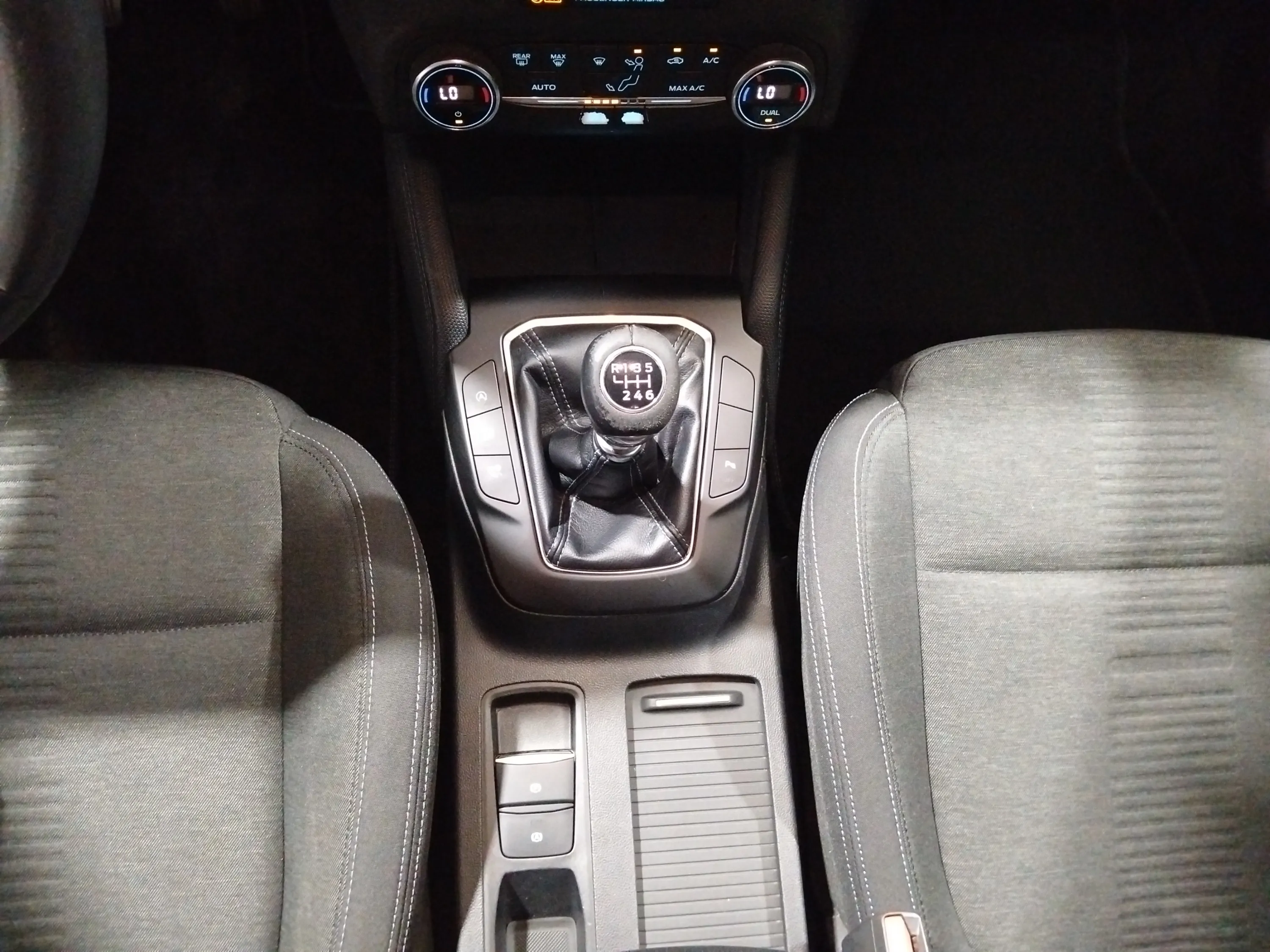 Ford Focus 1.5 EcoBoost Active - foto 19
