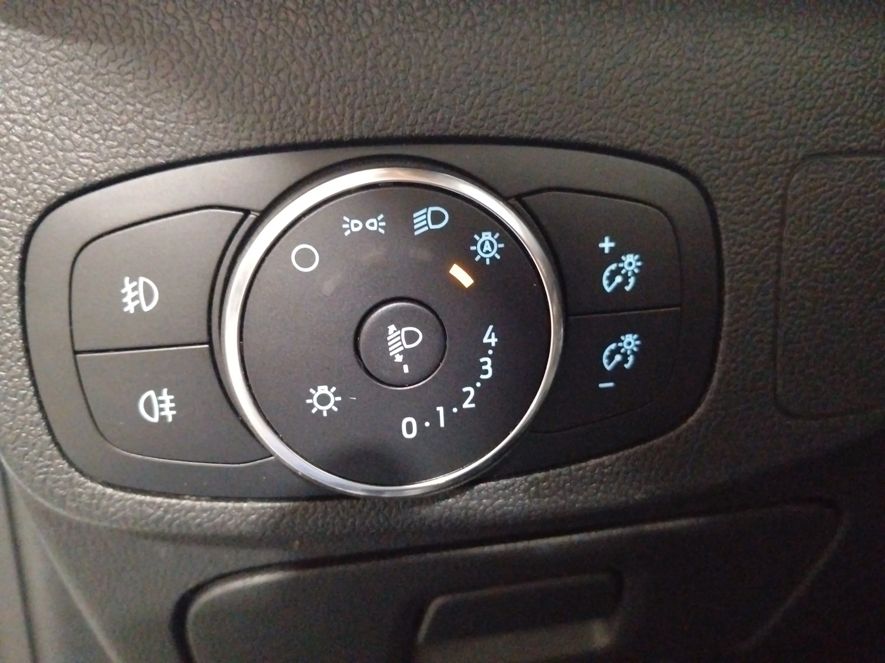 Ford Focus 1.5 EcoBoost Active - foto 27