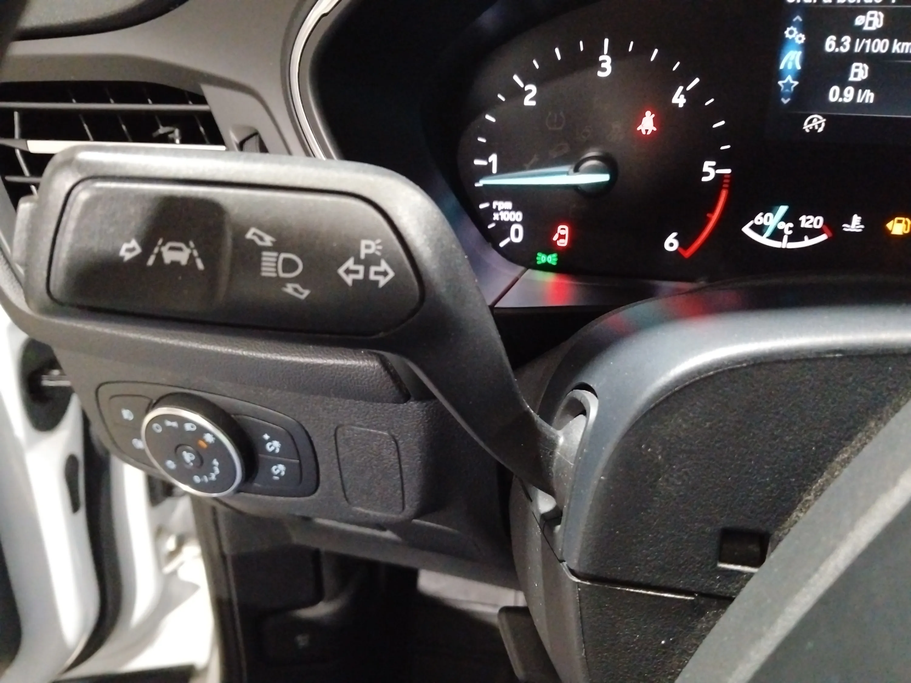 Ford Focus 1.5 EcoBoost Active - foto 26