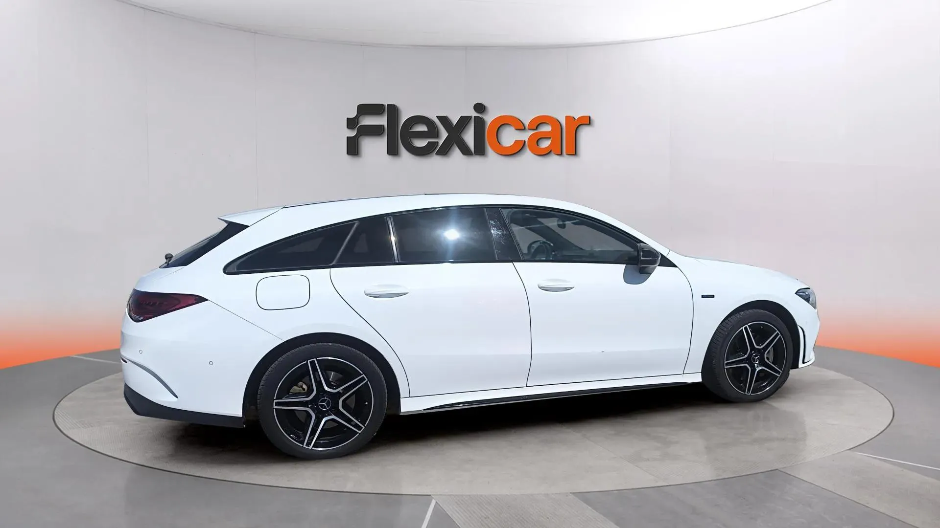 Mercedes-Benz CLA 250 e Shooting Brake - foto 7