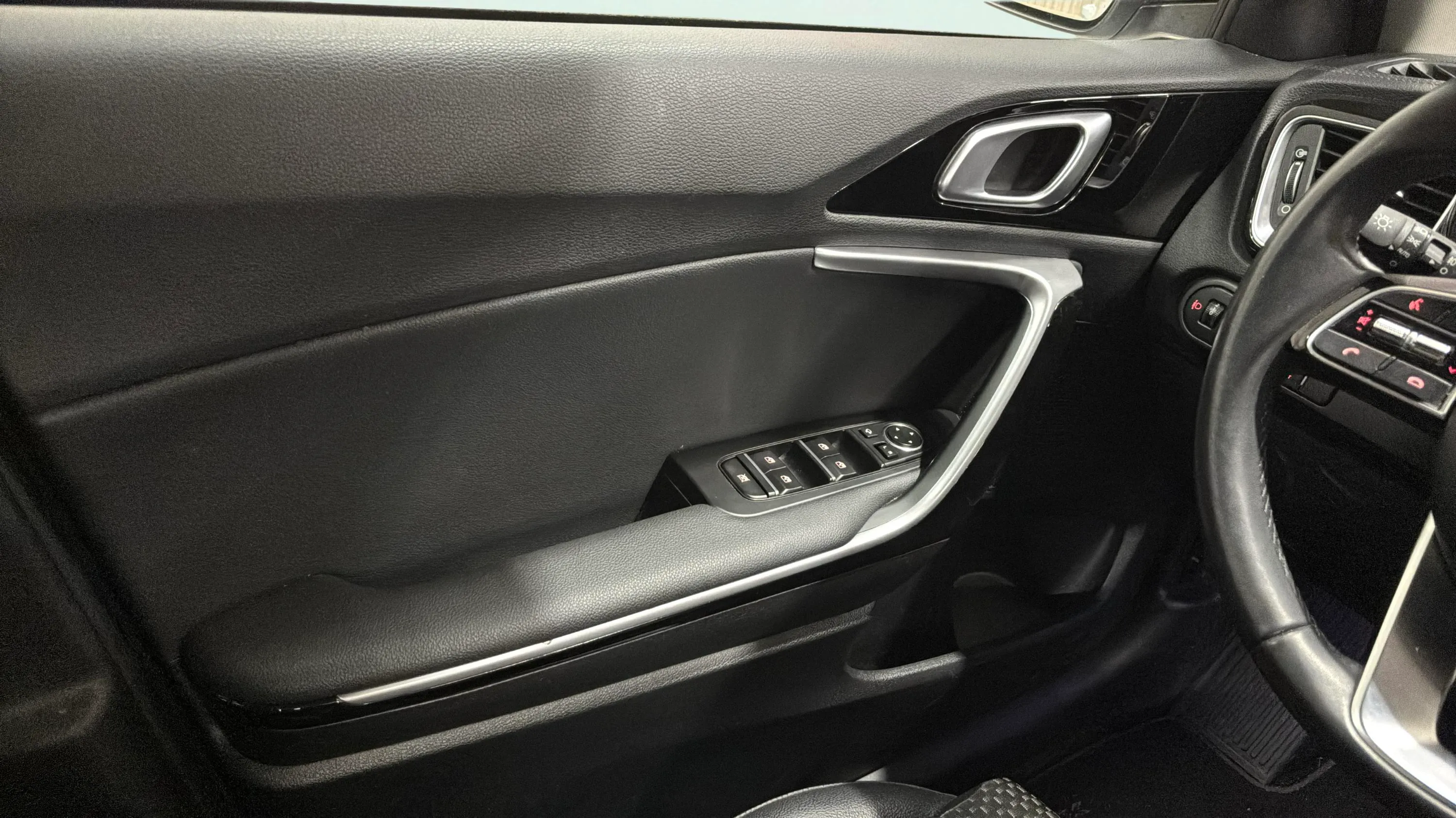 Kia XCeed 1.5 MHEV iMT Drive - foto 15