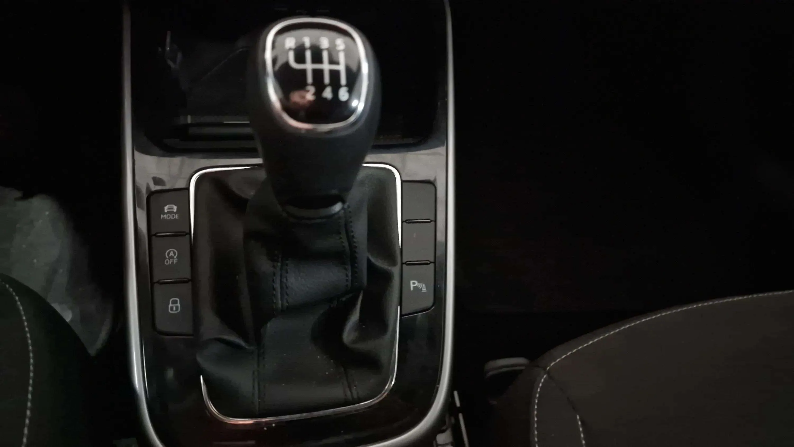 Škoda Fabia 1.0 TSI Monte Carlo - foto 10