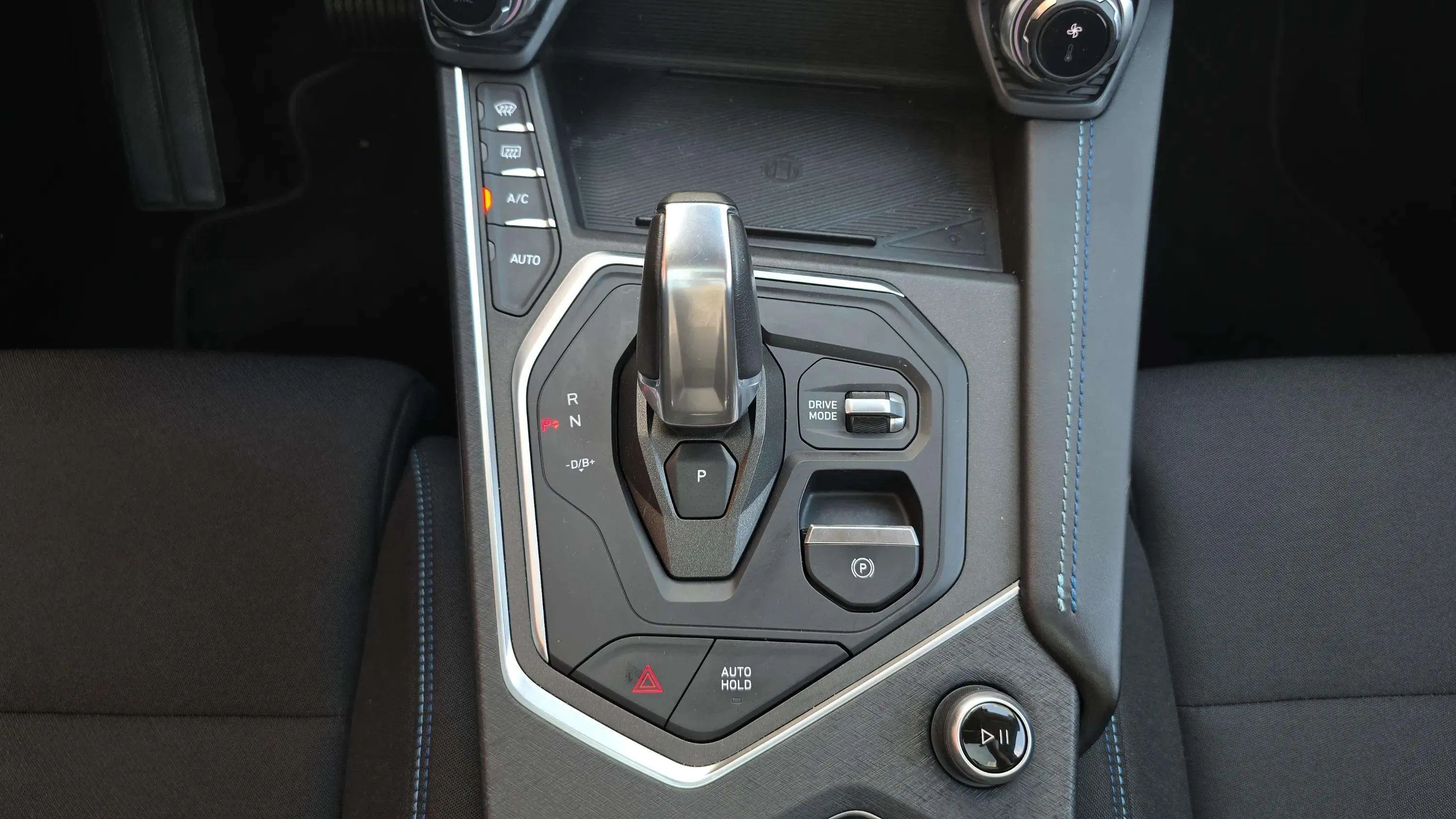 Lynk & Co 01 1.5 PHEV - foto 17